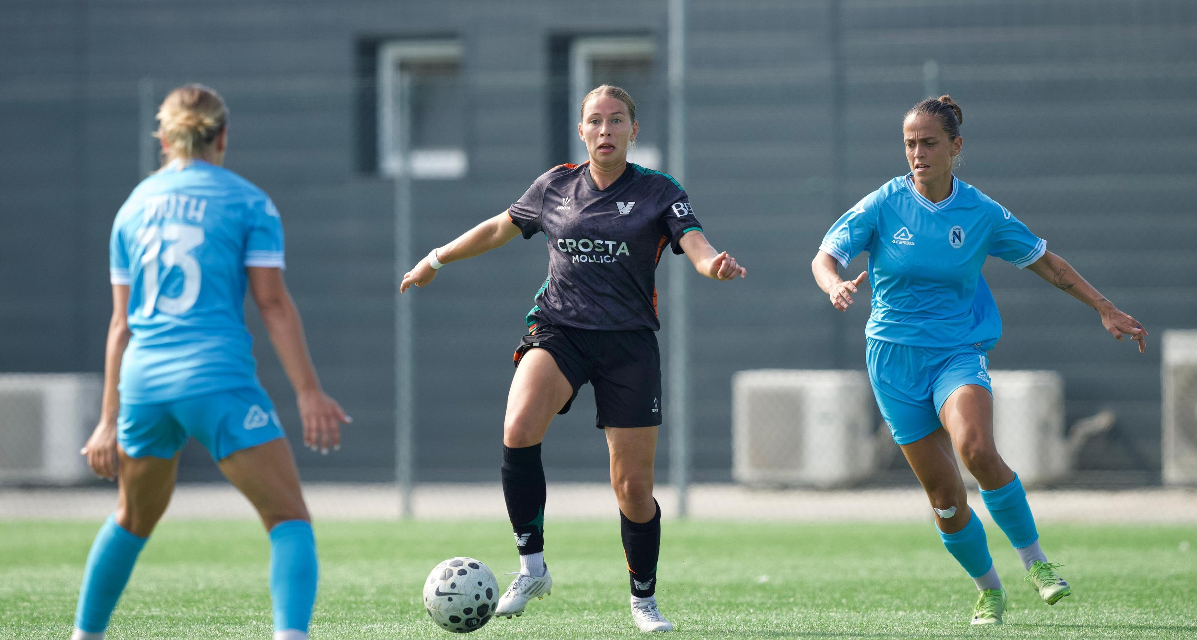Napoli Women prima squadra qualificata agli ottavi di finale: cinque gol della squadra di Sassarini al Venezia. Domenica le altre partite