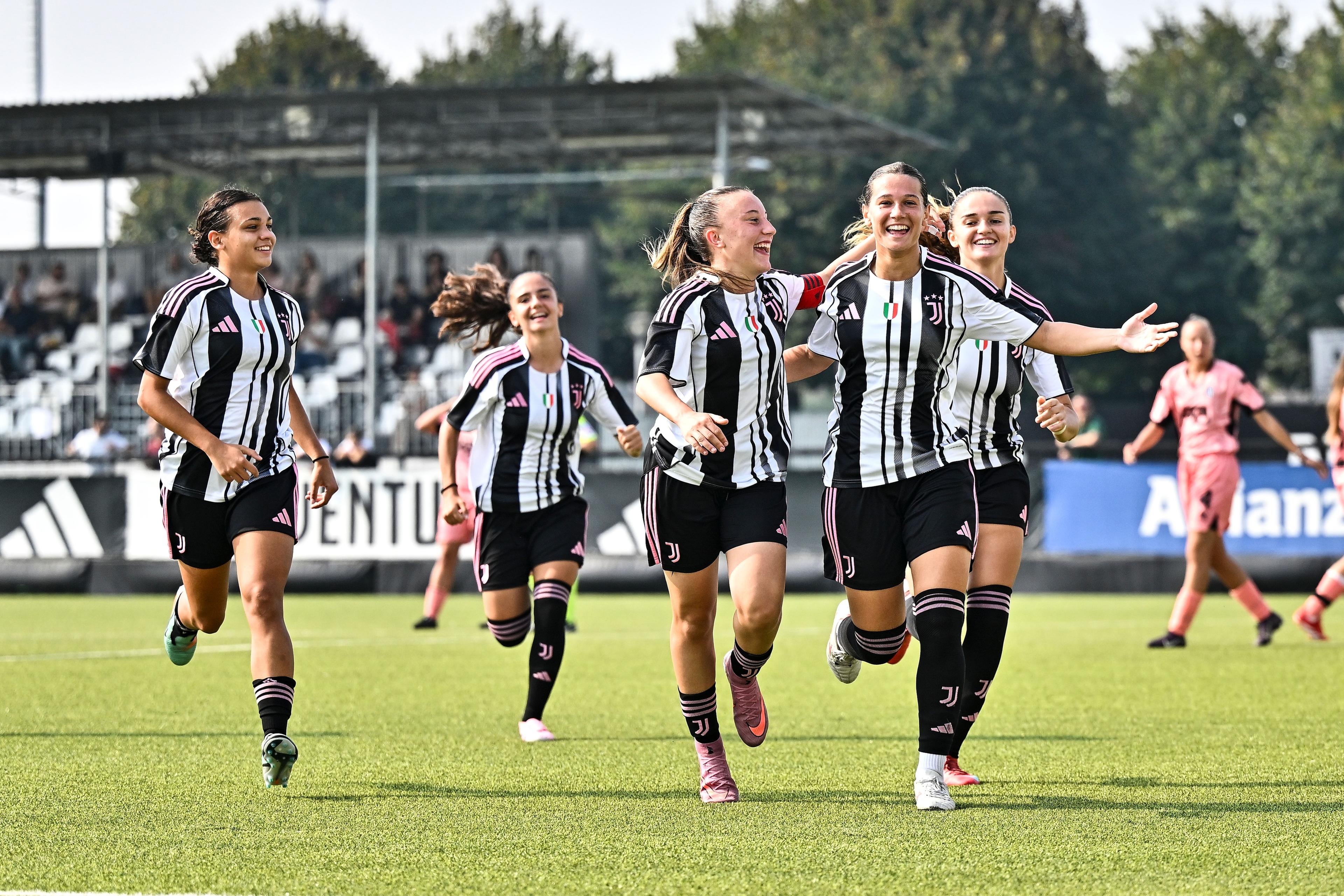 La Juventus parte col botto: sette gol delle campionesse d'Italia al Cesena. Roma in rimonta: il big match con il Milan è suo