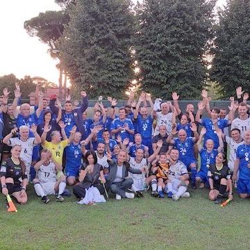 Emozioni e festa per tutti, al match tra la Nazionale Parlamentari e la rappresentativa DCPS