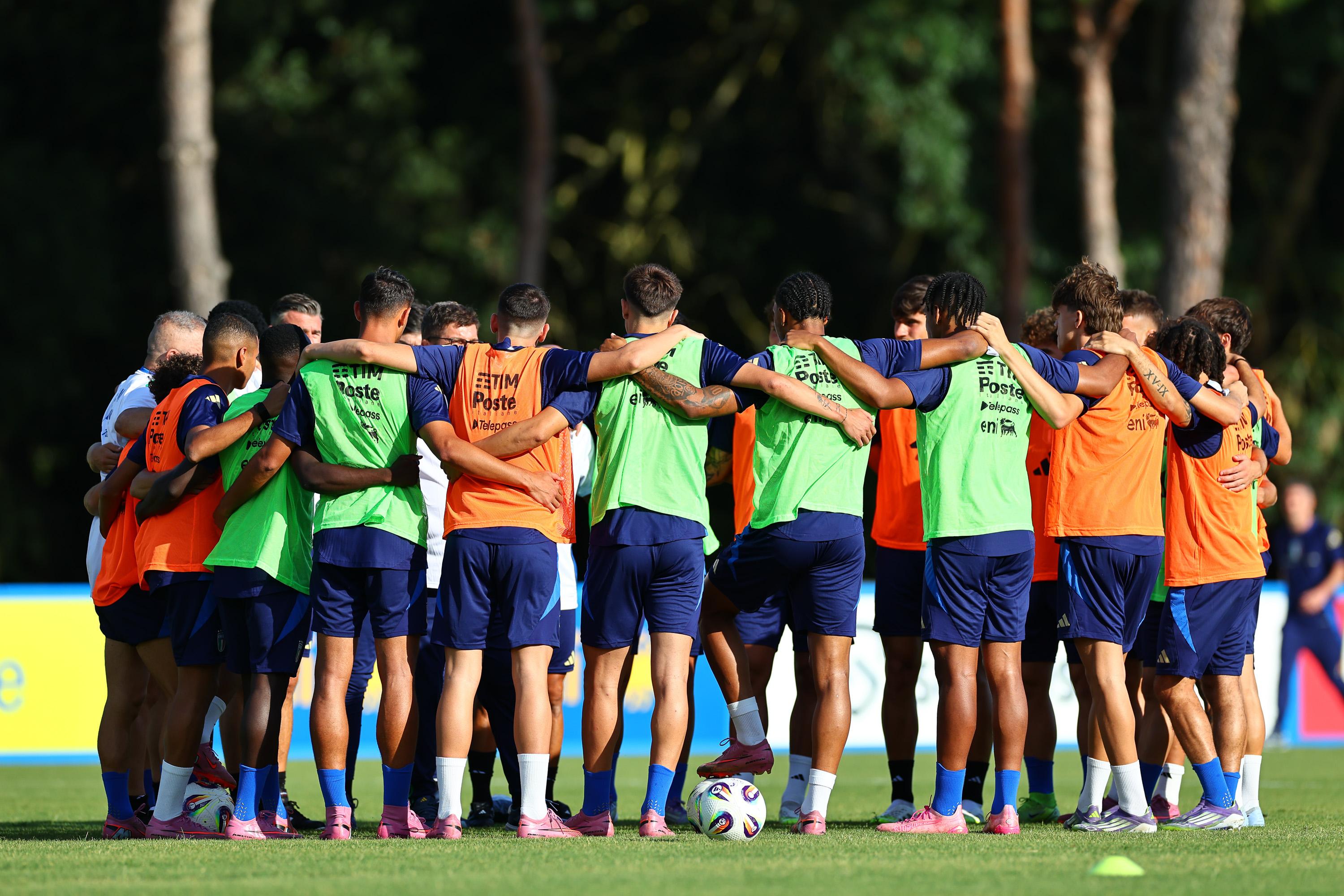 TIRRENIA, ITALY - SEPTEMBER 01: Players of Italy U21 during Training Session at Centro di Preparazione Olimpica on September 01, 2025 in Tirrenia, Italy. (Photo by Luca Bizzarri - FIGC/FIGC via Getty Images) , FIGC via Getty Images
