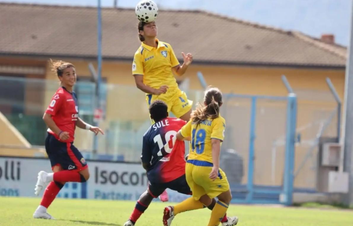 La 4ª giornata si apre con Frosinone-Como. Attesa per i derby Brescia-Lumezzane e Verona-Venezia