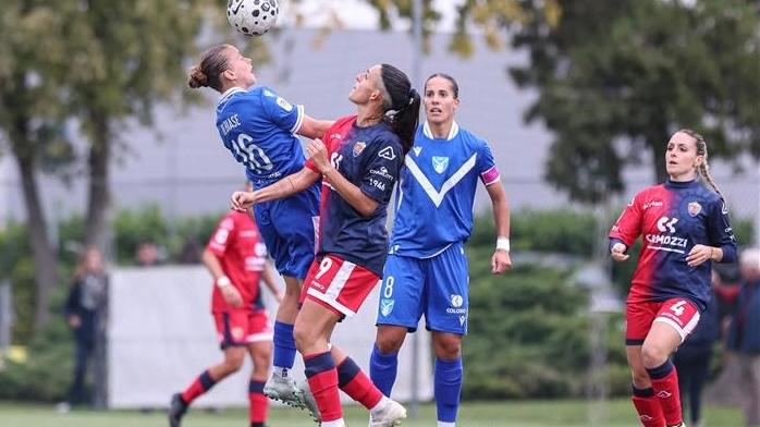 Il Bologna vince e il Brescia frena, tre squadre in testa dopo quattro giornate