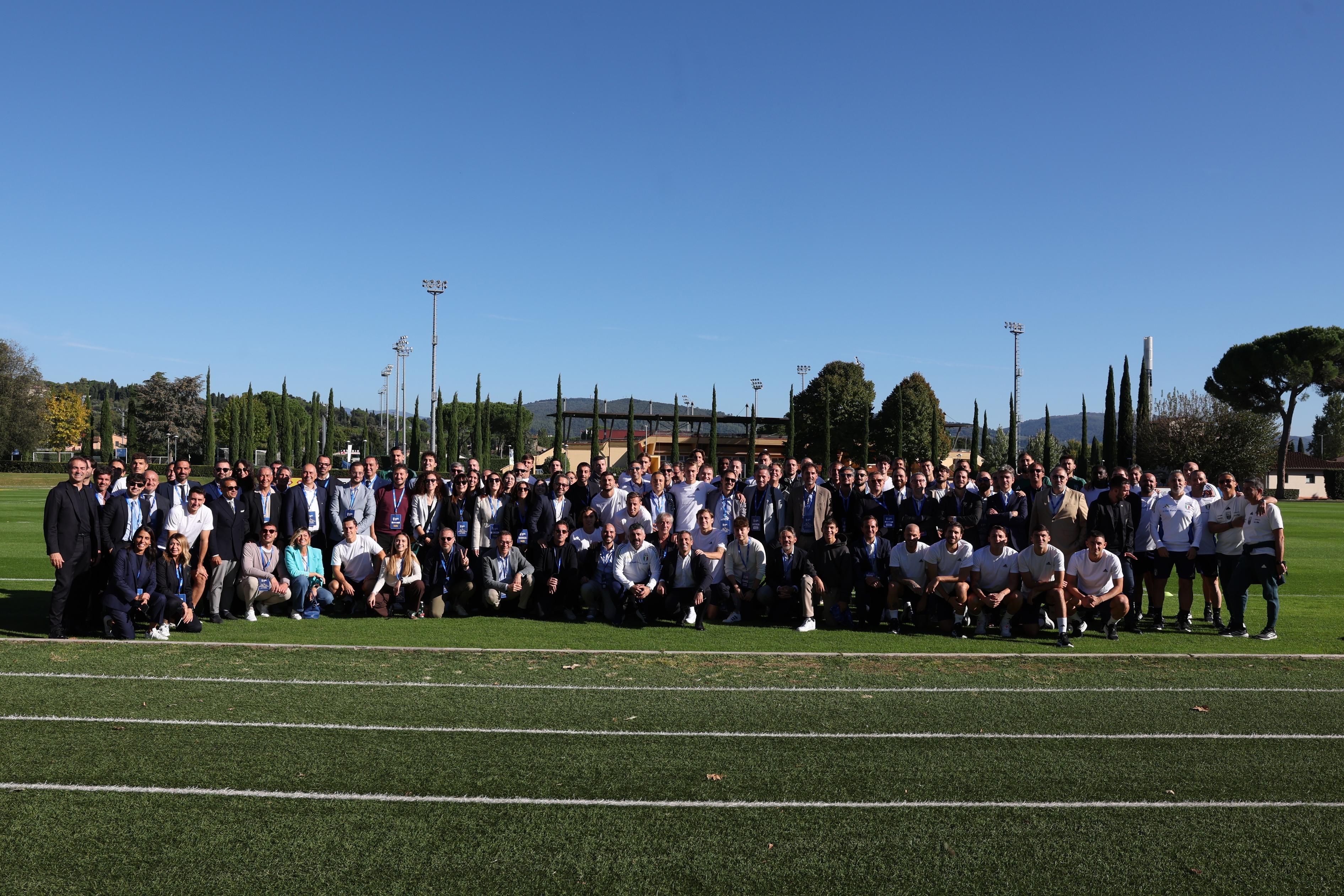 Foto di gruppo dei partner della Nazionale insieme agli Azzurri , FIGC via Getty Images