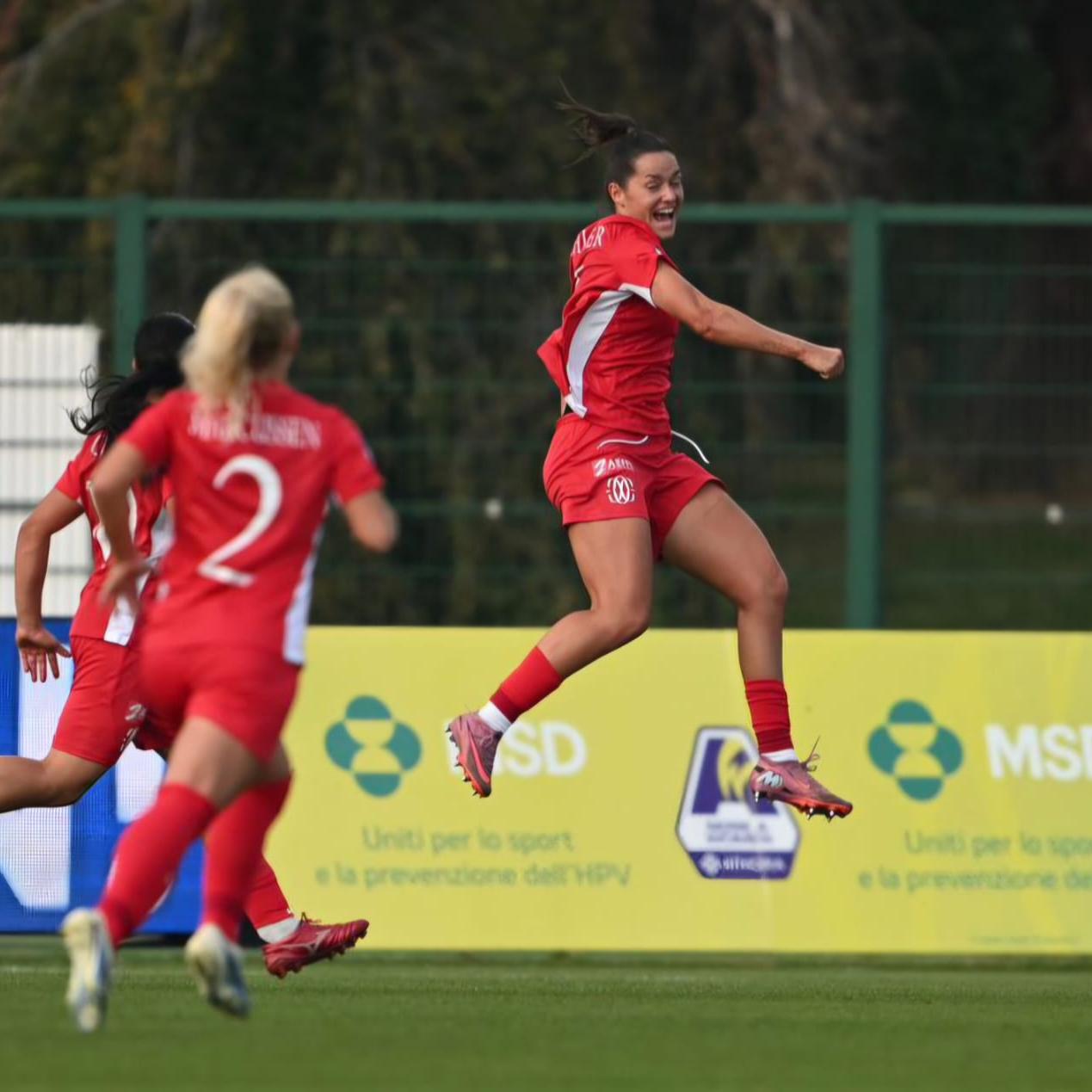 Juventus sconfitta dal Como Women, 2-2 tra Fiorentina e Inter, Lazio a punteggio pieno