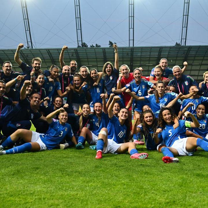 La stagione si apre con due amichevoli contro la Danimarca: Matteucci convoca 22 calciatrici