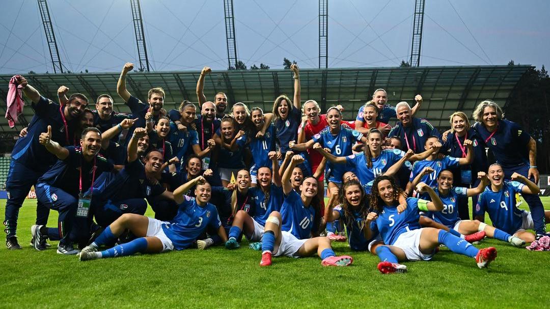 La stagione si apre con due amichevoli contro la Danimarca: Matteucci convoca 22 calciatrici