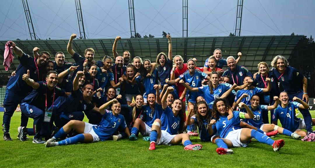 La stagione si apre con due amichevoli contro la Danimarca: Matteucci convoca 22 calciatrici