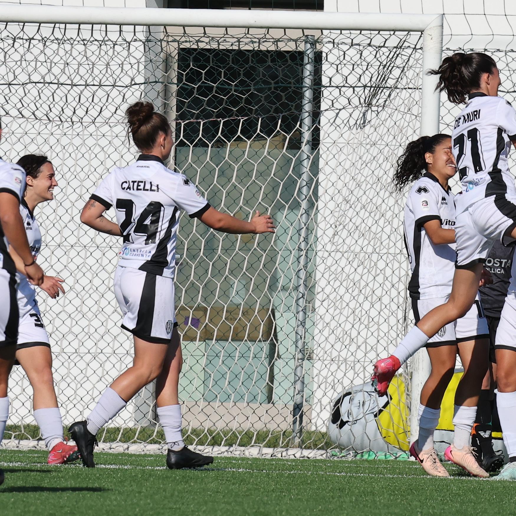 Cesena, otto gol al Venezia e vetta solitaria, domenica il big match tra Brescia e Como 1907