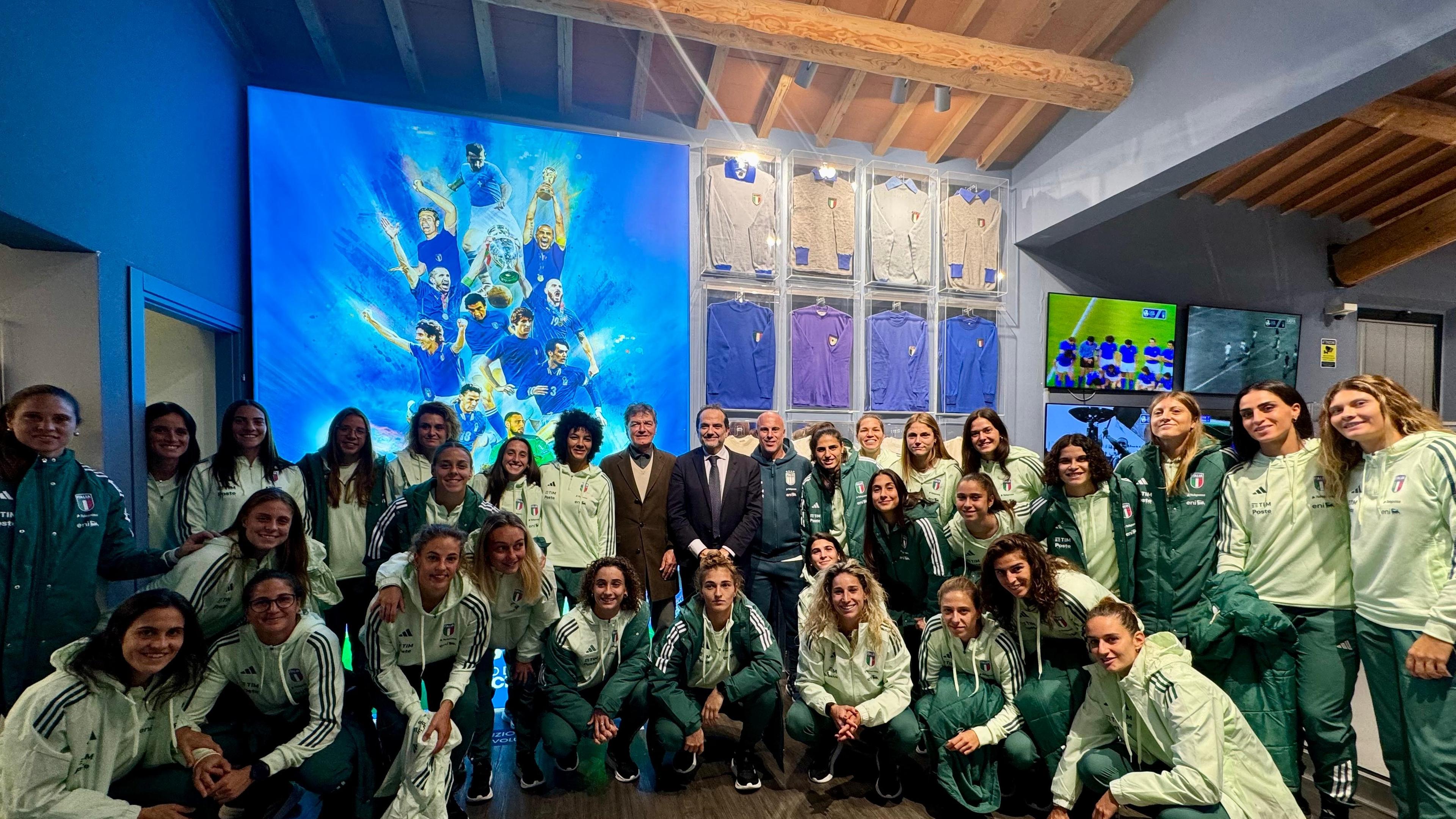 Le Azzurre in visita al Museo del Calcio. Marani: “Siete il simbolo della crescita del movimento”