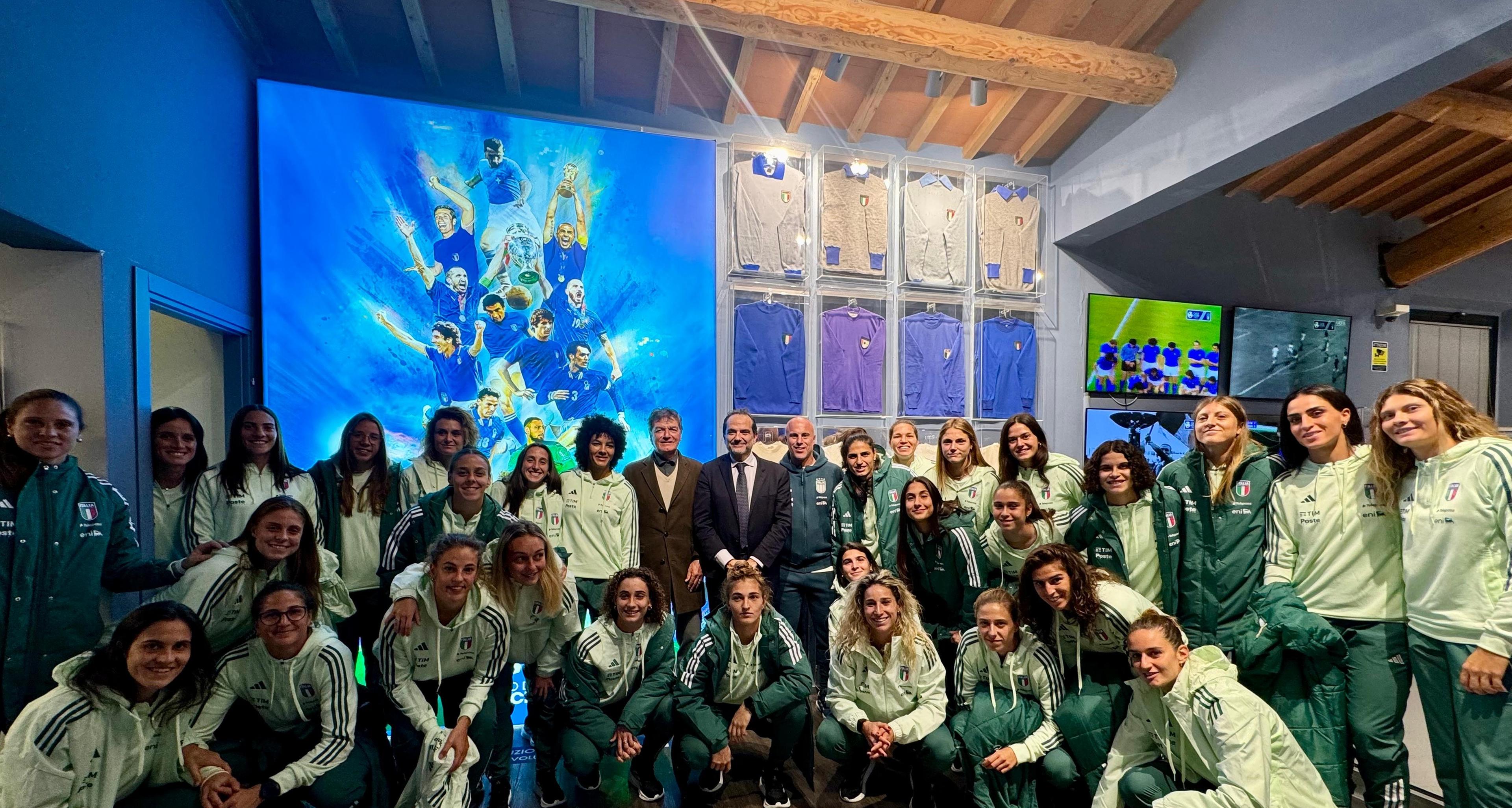 Le Azzurre in visita al Museo del Calcio. Marani: “Siete il simbolo della crescita del movimento”