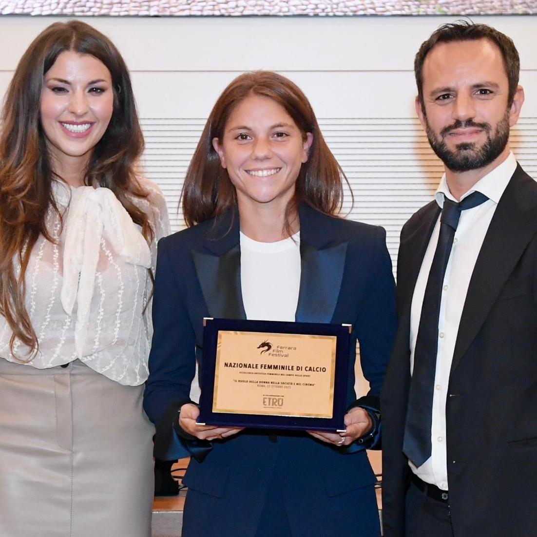Dal campo al cinema: le Azzurre illuminano il Festival di Roma. Manuela Giugliano a ritirare il premio
