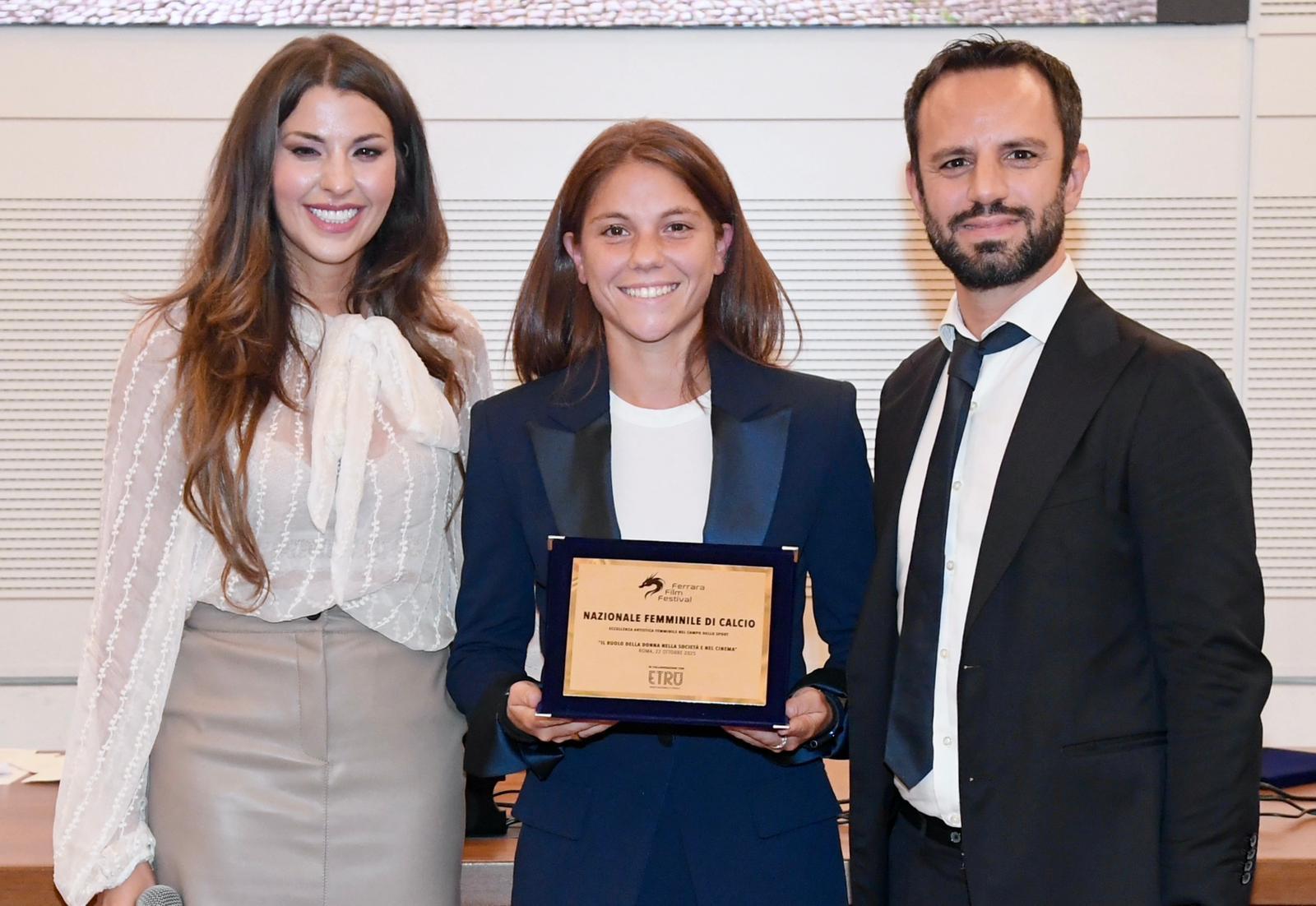Dal campo al cinema: le Azzurre illuminano il Festival di Roma. Manuela Giugliano a ritirare il premio