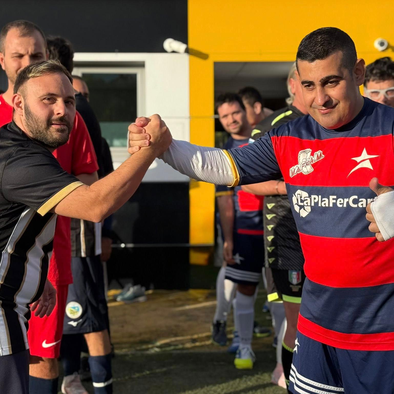 La festosa amichevole dei club DCPS di Ascoli e San Benedetto del Tronto prima del derby di Serie C