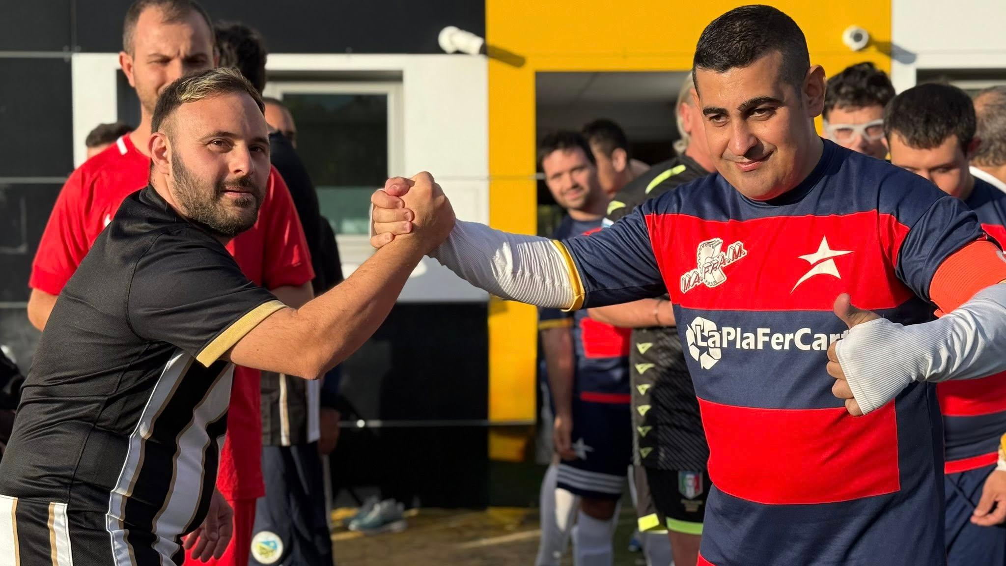La festosa amichevole dei club DCPS di Ascoli e San Benedetto del Tronto prima del derby di Serie C