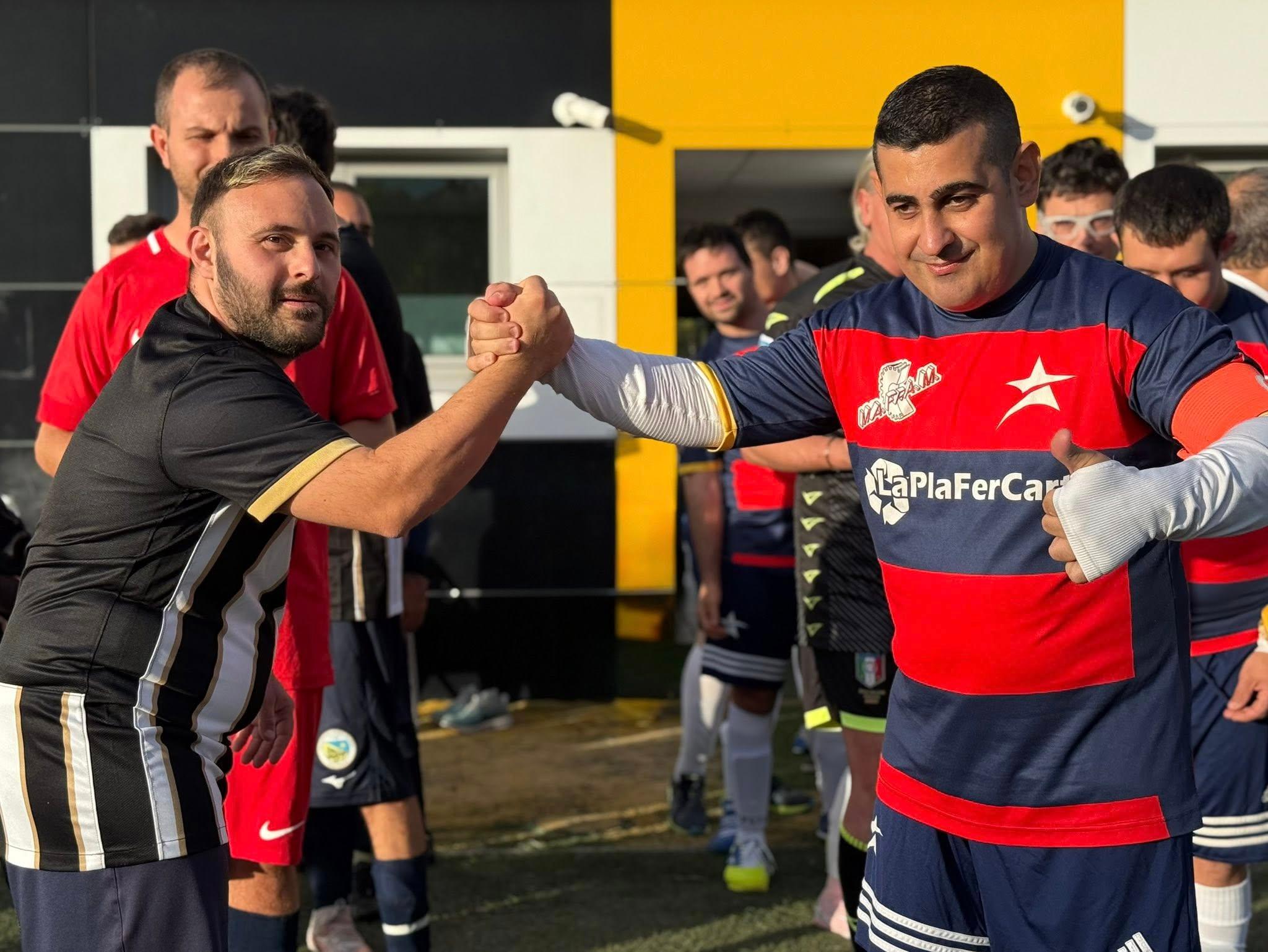 La festosa amichevole dei club DCPS di Ascoli e San Benedetto del Tronto prima del derby di Serie C