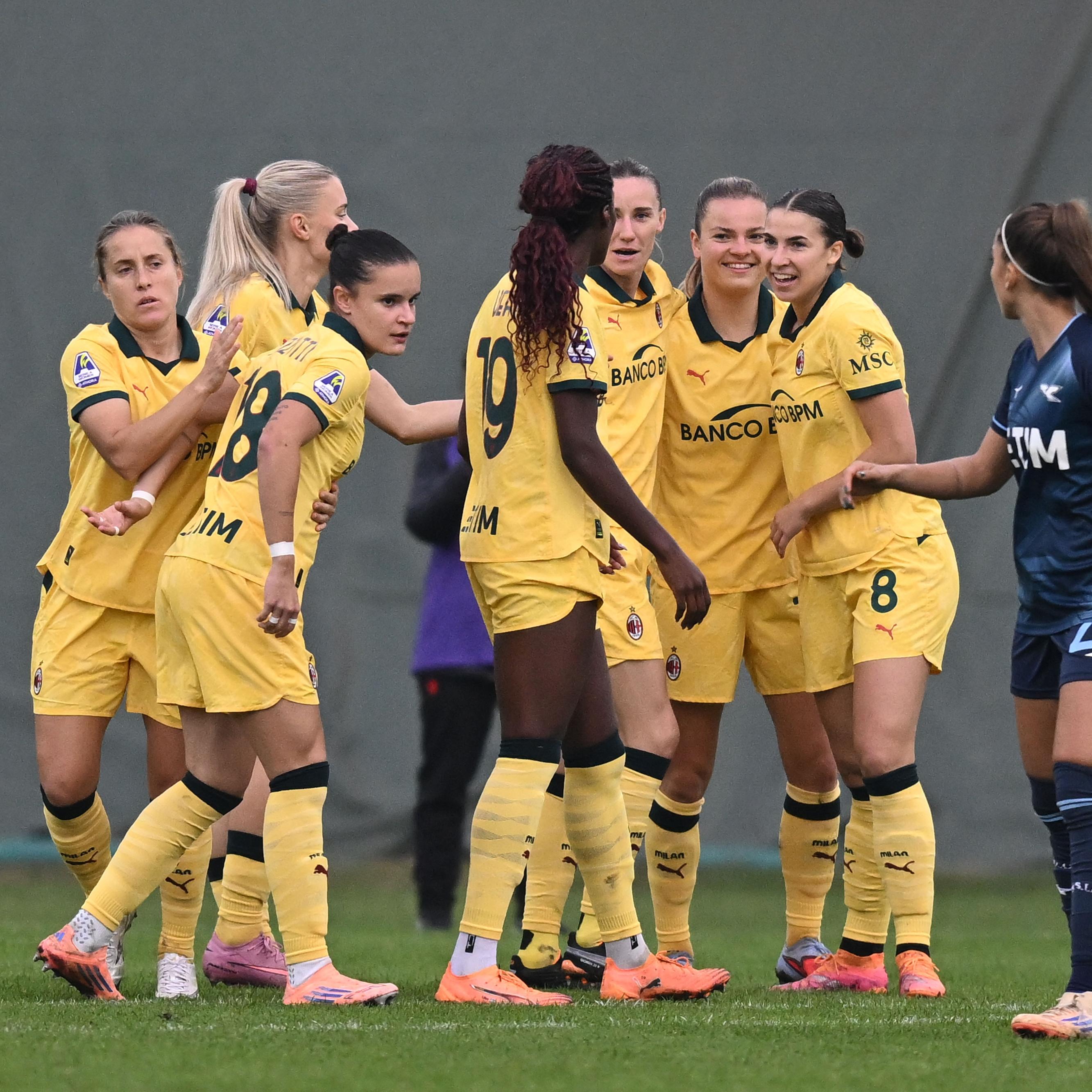 È un Milan scatenato, Lazio battuta 4-2. Sorriso Como col 2-1 al Genoa, 1-1 tra Parma e Napoli