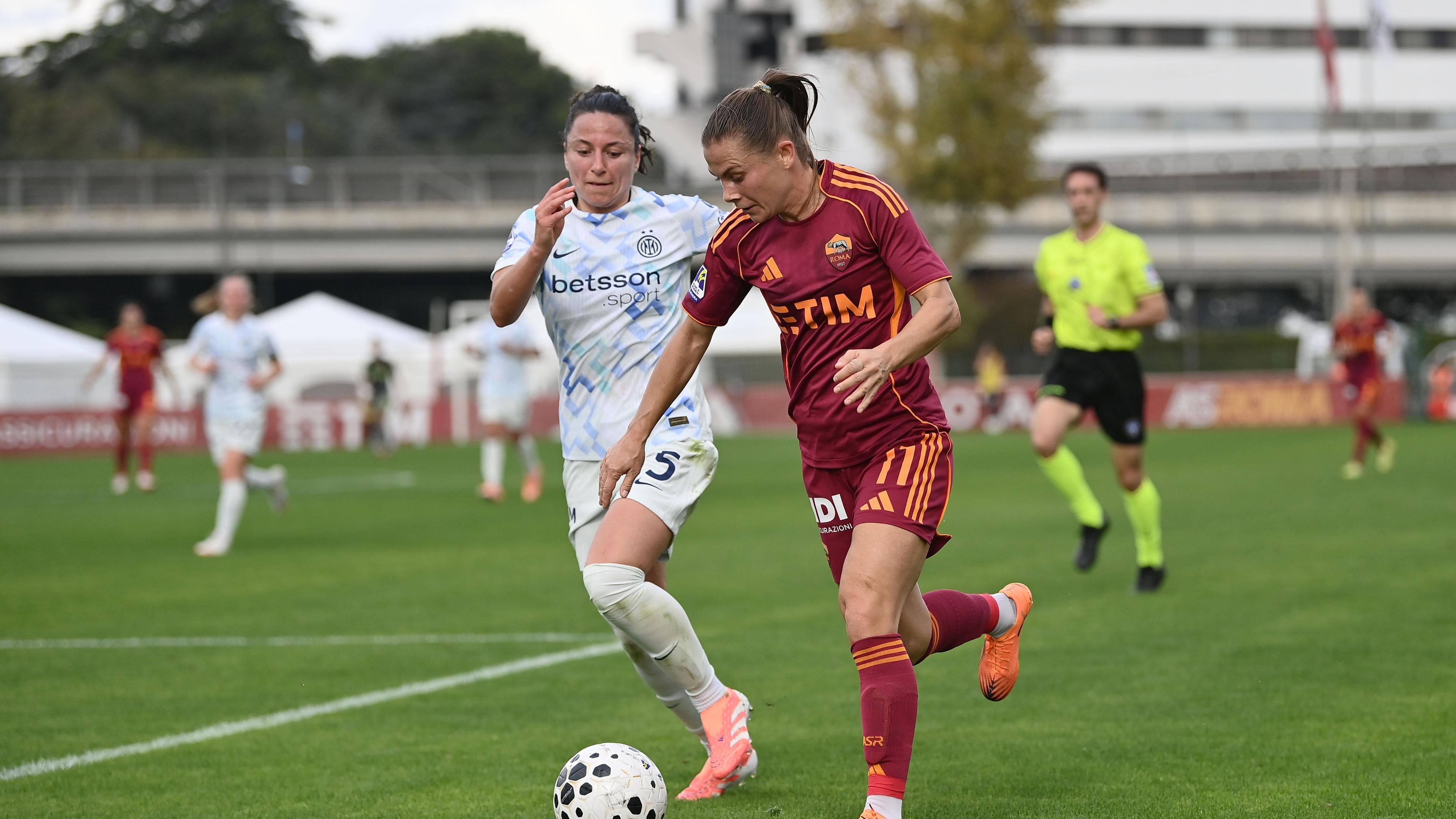 Il weekend si apre venerdì sera con Fiorentina-Roma. Sabato Inter-Sassuolo e Milan-Juventus