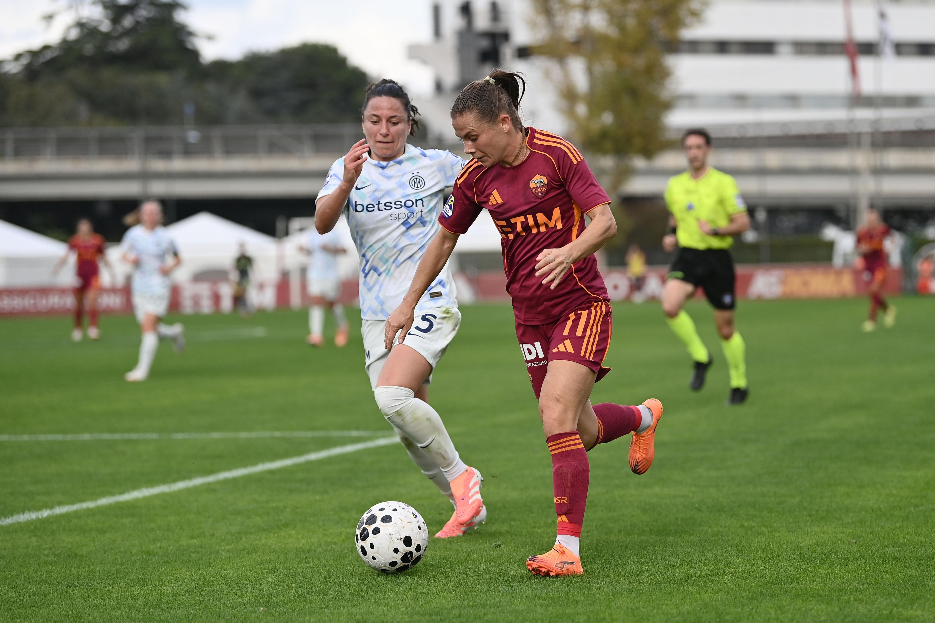 Il weekend si apre venerdì sera con Fiorentina-Roma. Sabato Inter-Sassuolo e Milan-Juventus