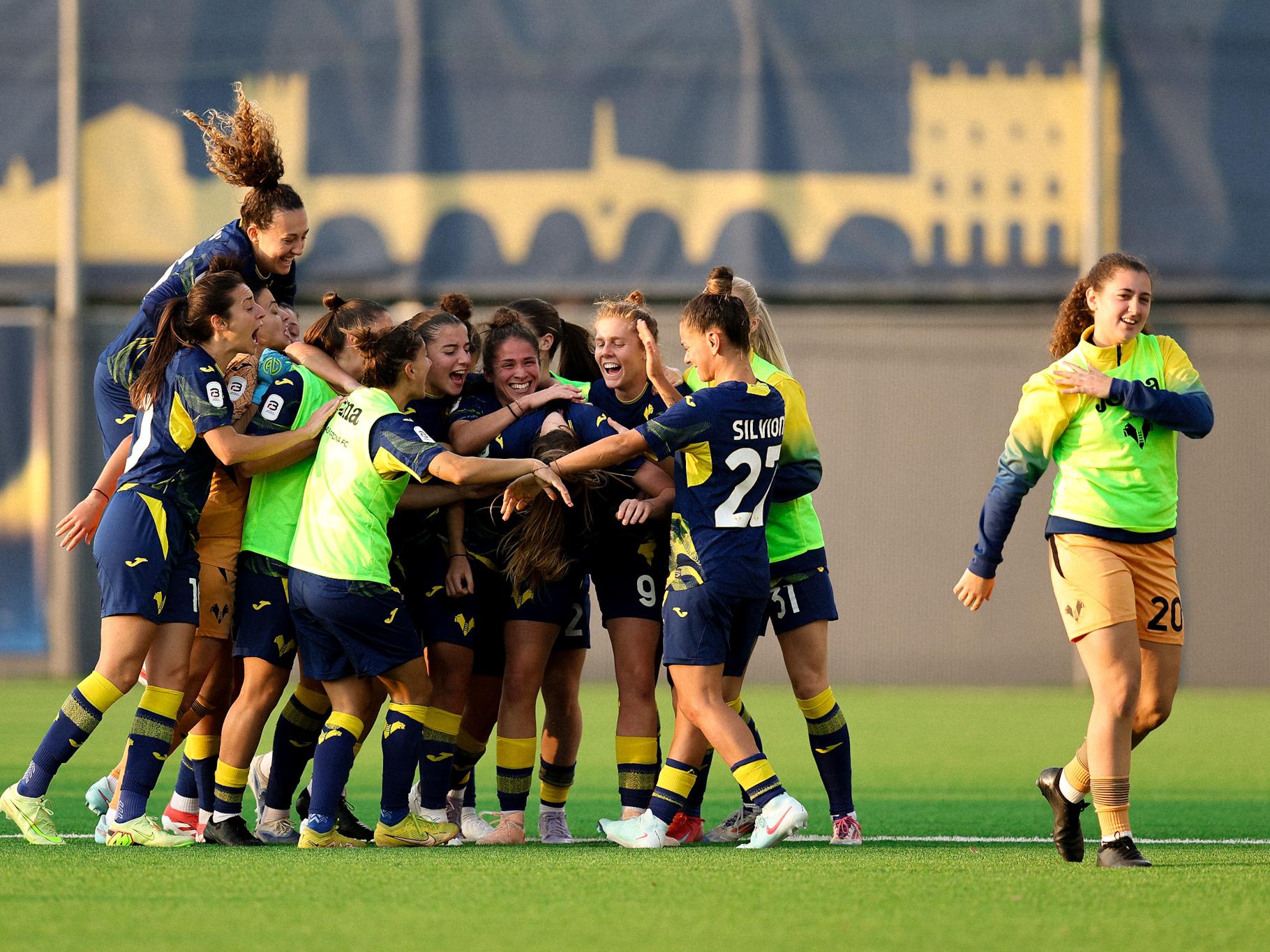 Primo stop stagionale per il Como: Colombo trascina il Verona