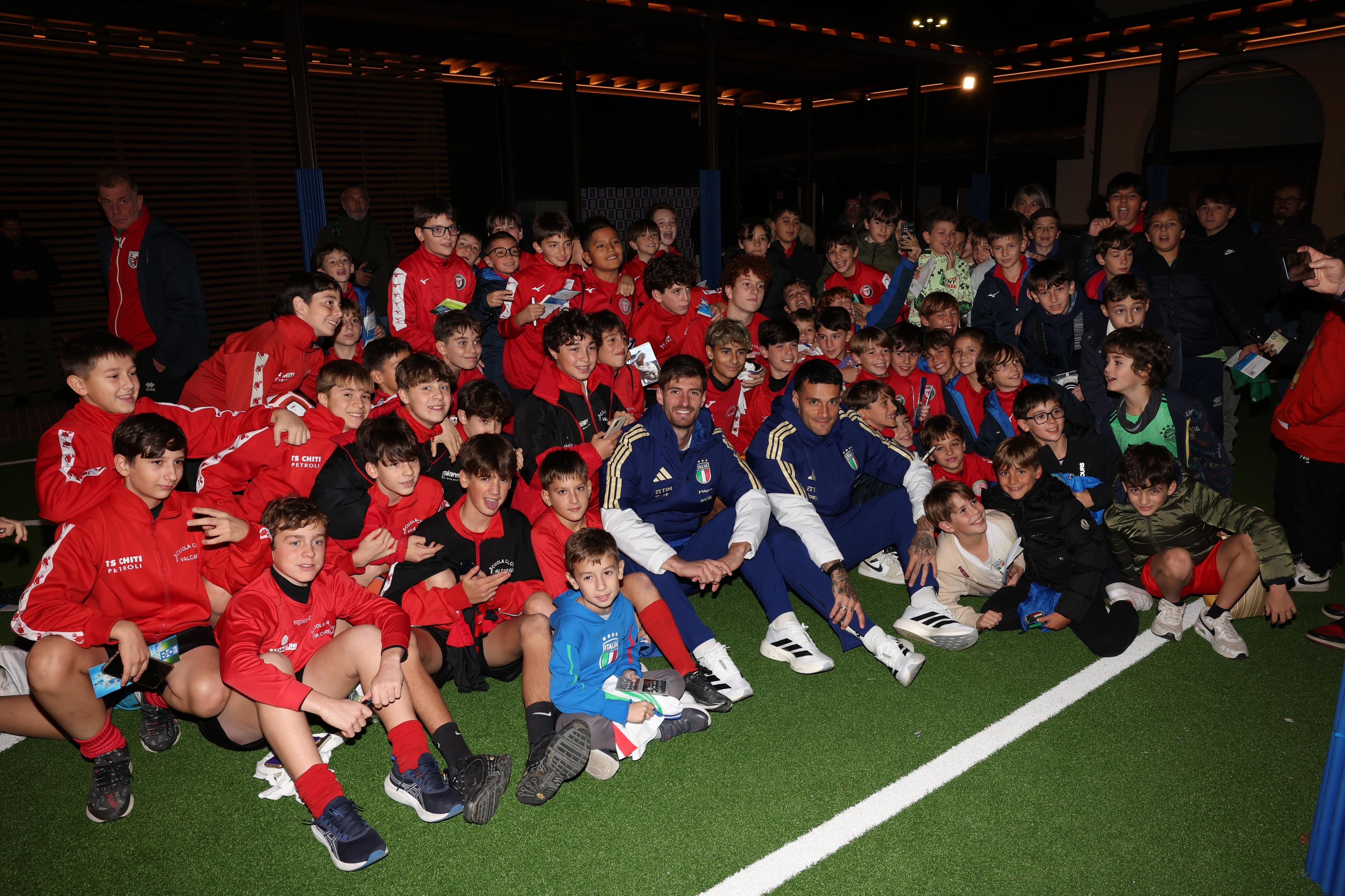 Gli Azzurri incontrano i giovani tifosi al Museo del Calcio: ‘meet and greet’ con Gabbia e Scamacca