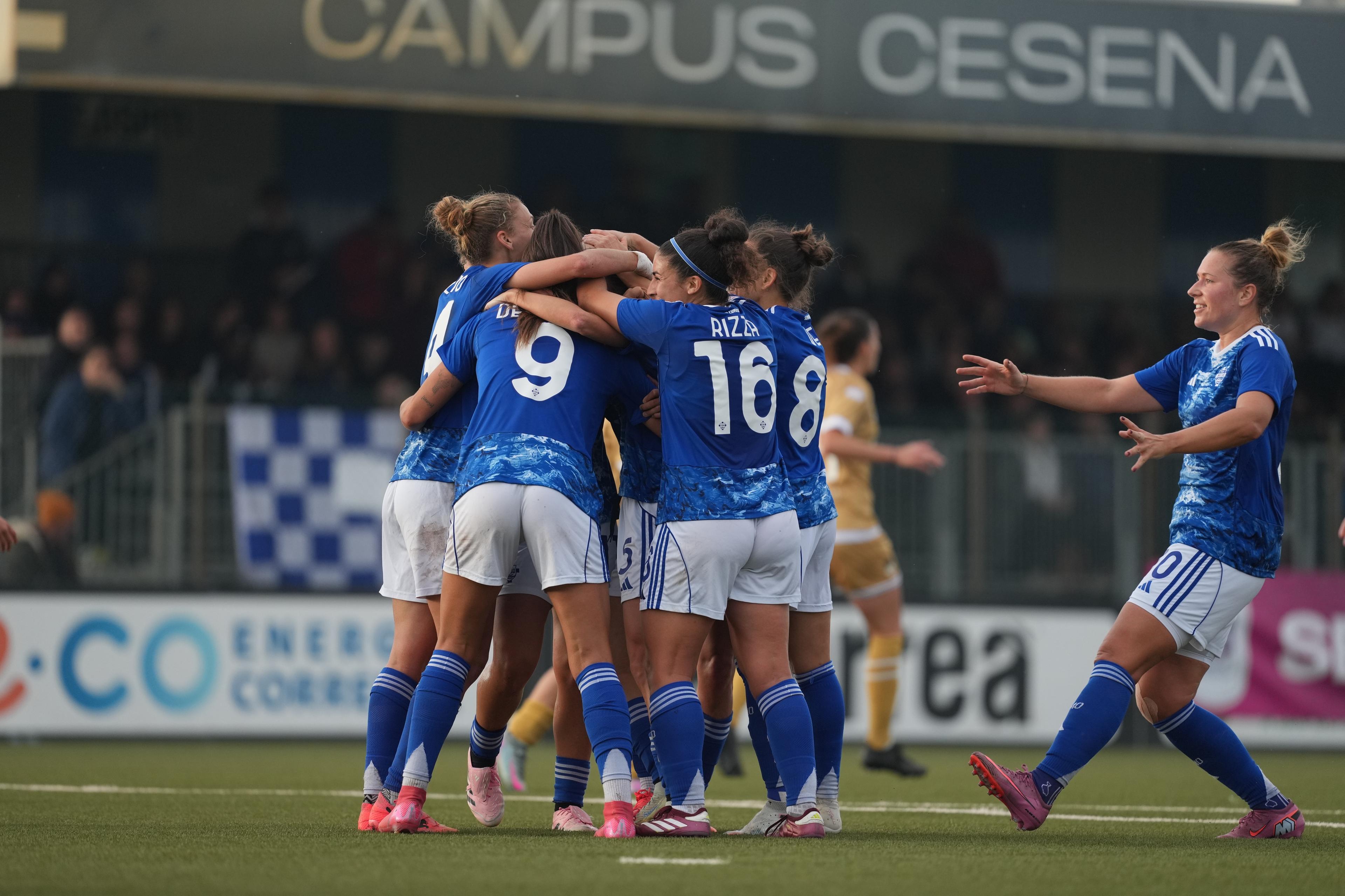 Il Como 1907 torna in vetta: Cesena ko 1-0. Lumezzane 3°, goleada Bologna e colpo del Frosinone