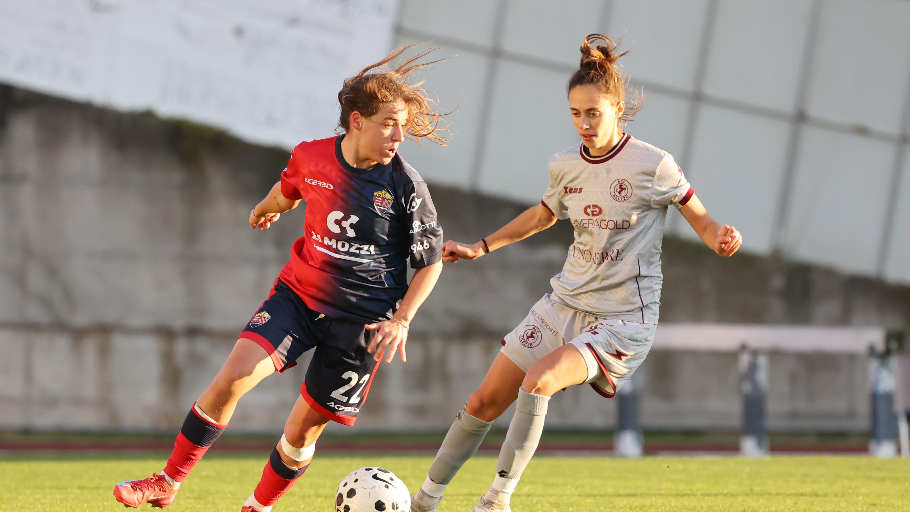 Colpo dell’Arezzo nell’anticipo: il rigore di Razzolini vale tre punti a Lumezzane. Domenica Verona-Res Donna Roma al ‘Bentegodi’