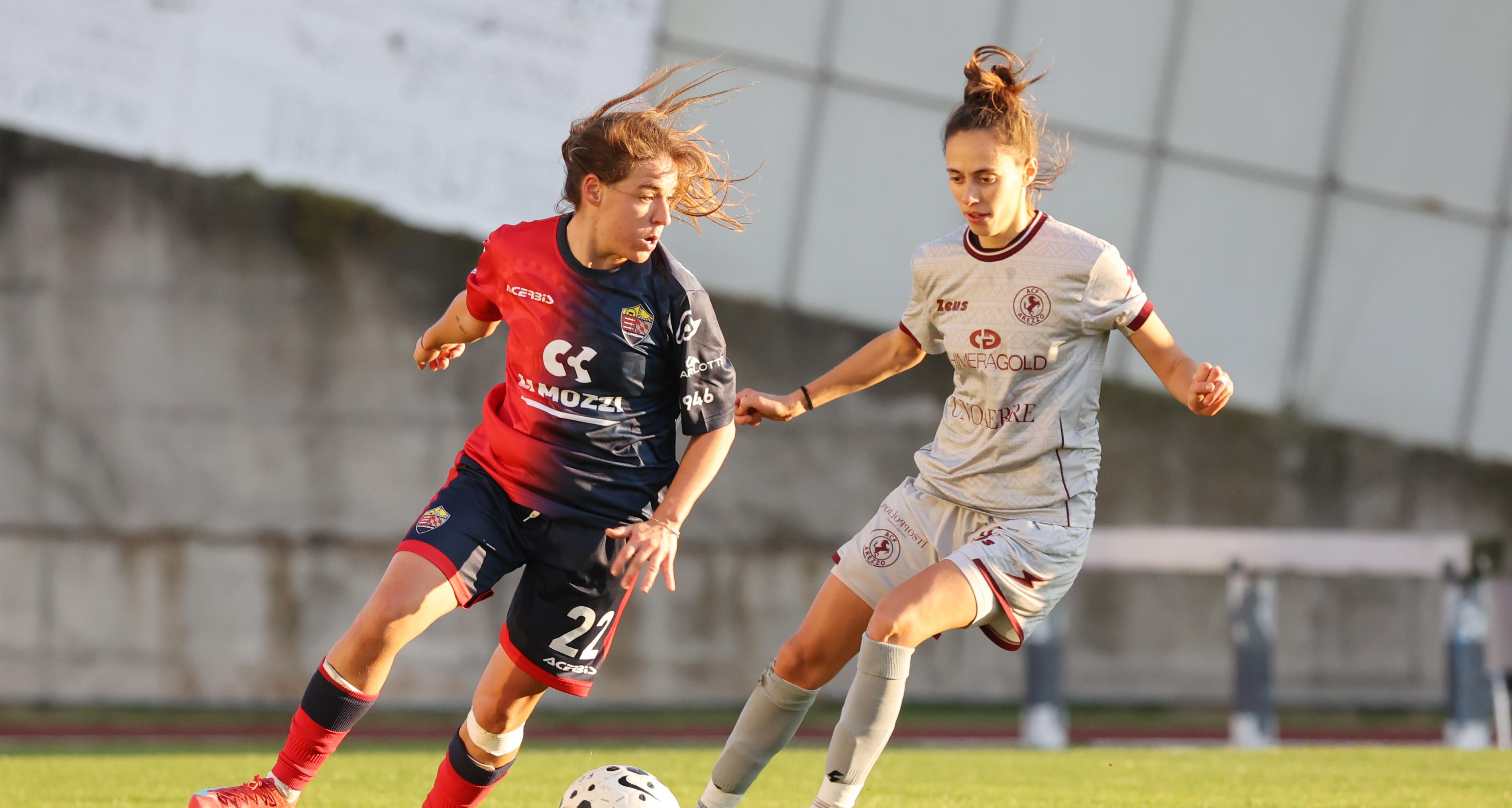 Colpo dell’Arezzo nell’anticipo: il rigore di Razzolini vale tre punti a Lumezzane. Domenica Verona-Res Donna Roma al ‘Bentegodi’