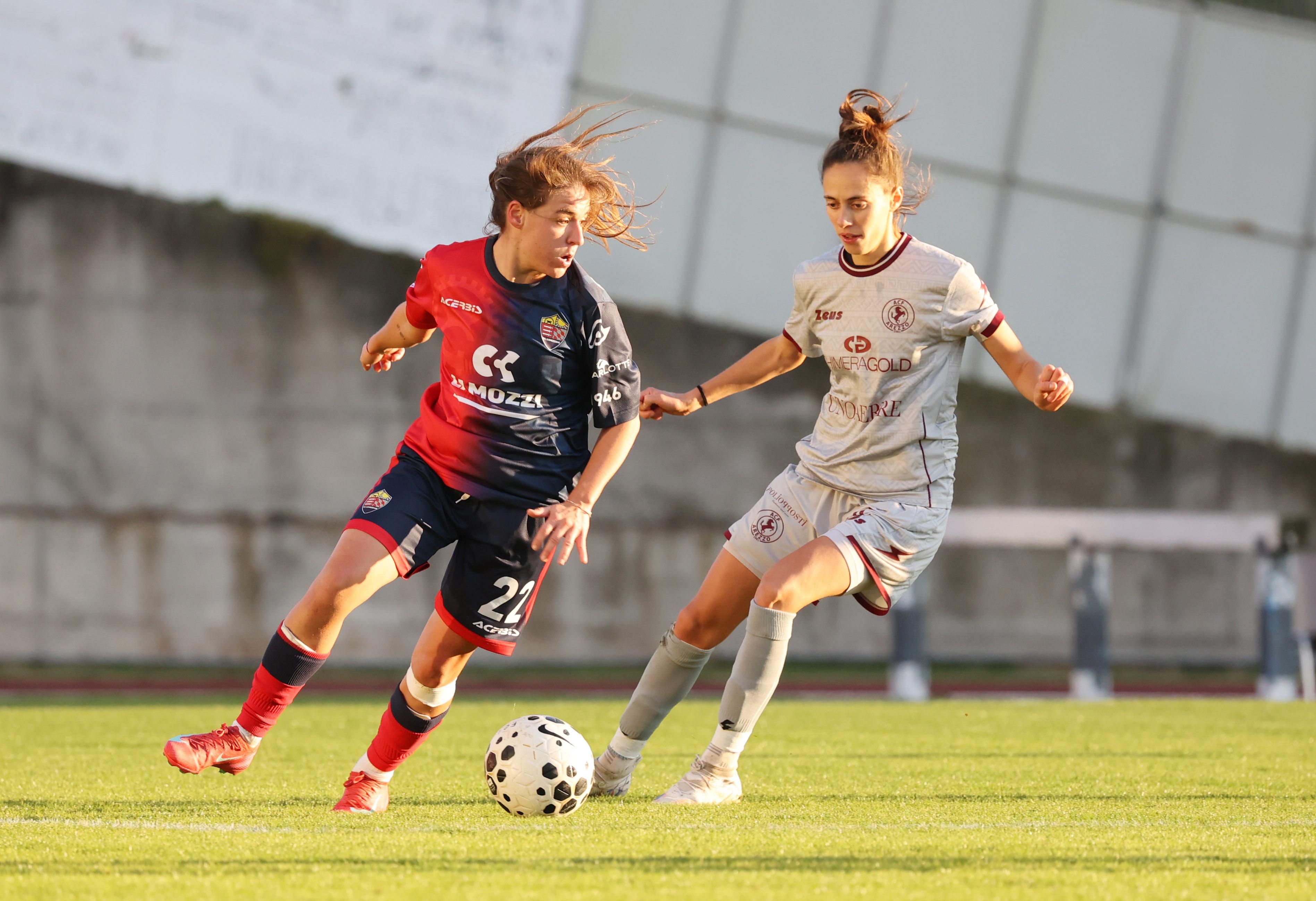 Colpo dell’Arezzo nell’anticipo: il rigore di Razzolini vale tre punti a Lumezzane. Domenica Verona-Res Donna Roma al ‘Bentegodi’