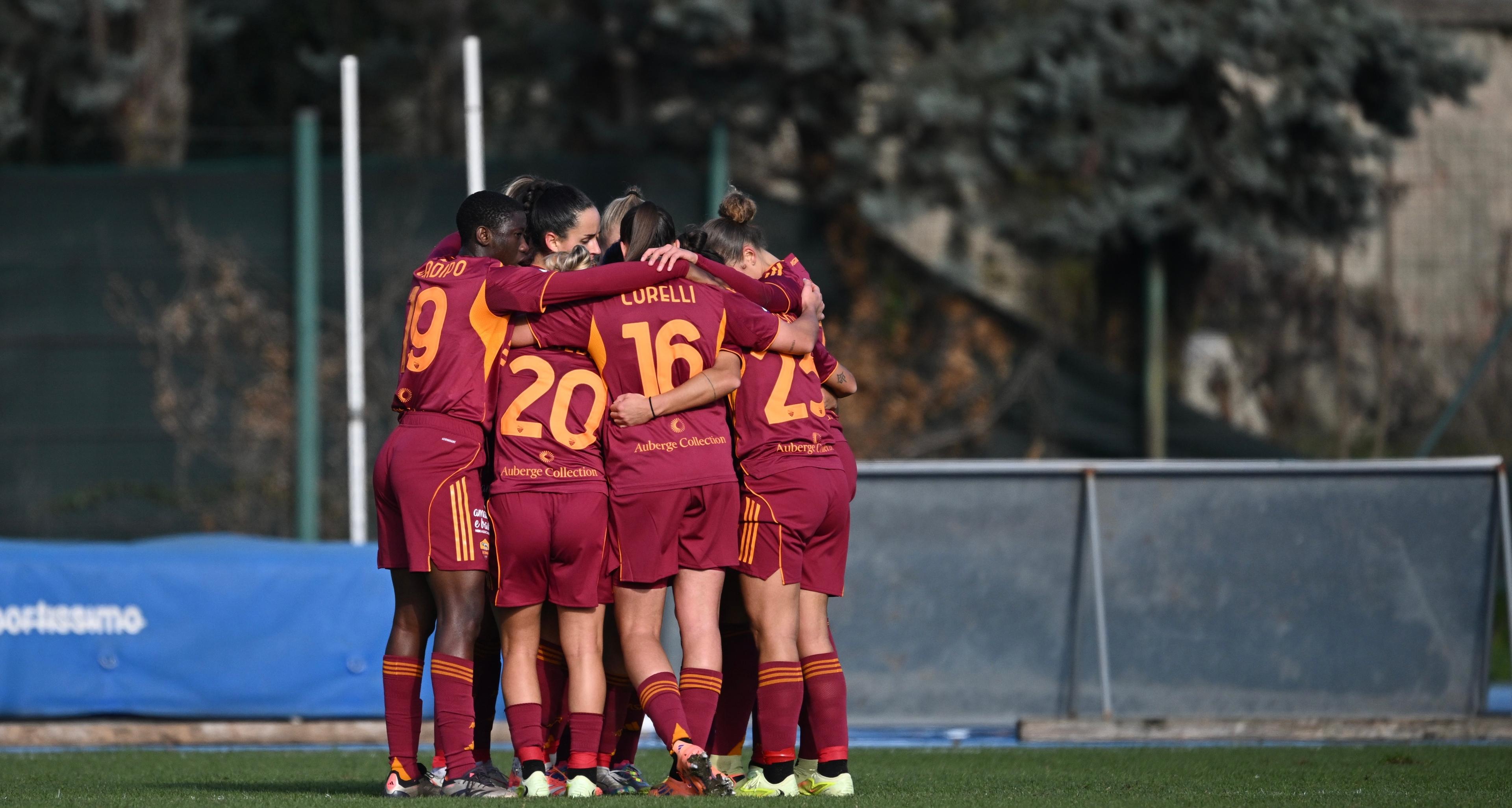 La Roma batte il Como e sale a 18 punti, la Juve vince e accorcia, 2-0 dell’Inter. Pari tra Milan e Sassuolo