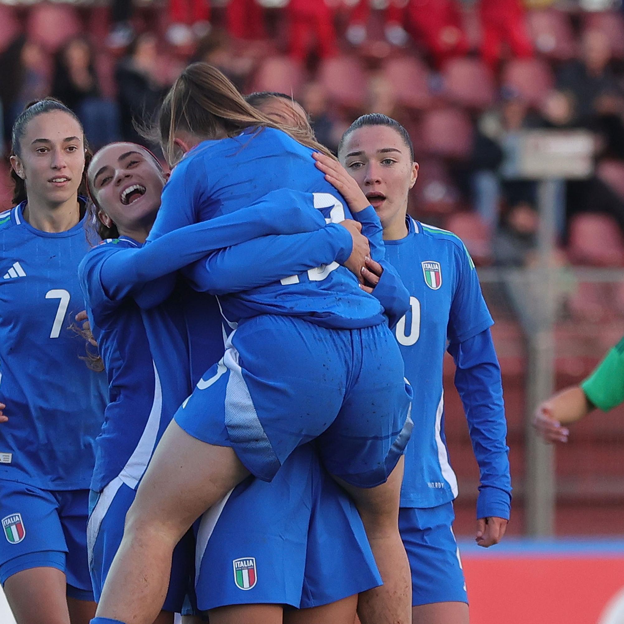 Le Azzurrine dell'Under 19 iniziano col piede giusto il Round 1: 10-1 all'Irlanda del Nord