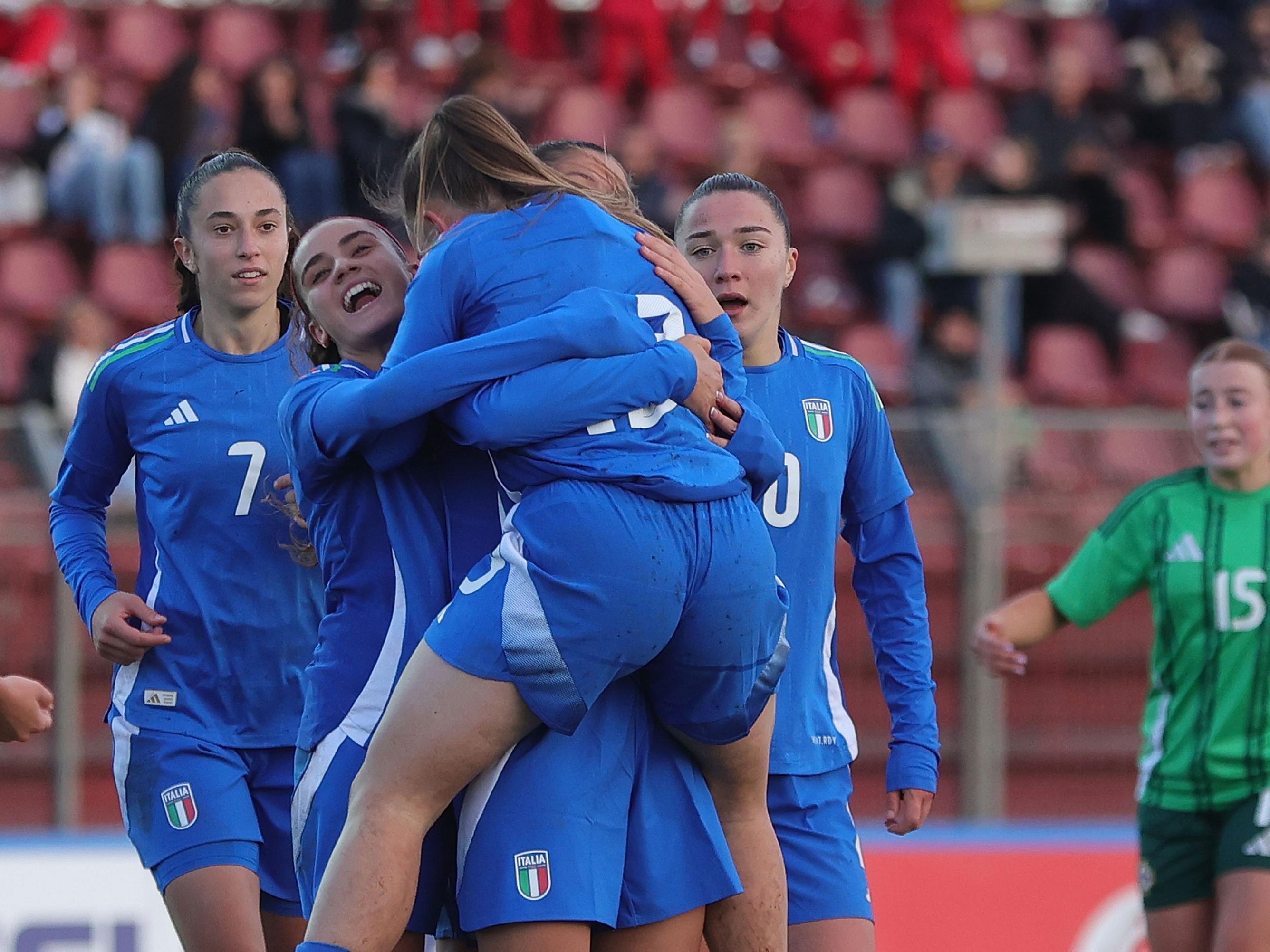Le Azzurrine dell'Under 19 iniziano col piede giusto il Round 1: 10-1 all'Irlanda del Nord