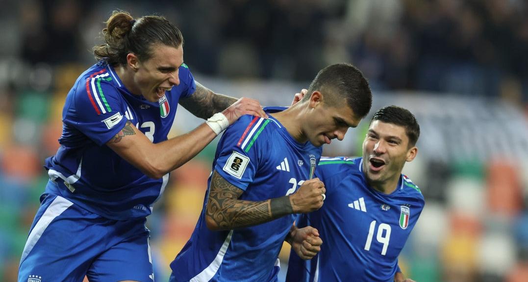 Dall’idolo Materazzi al paragone con Cafù, Mancini si racconta a Vivo Azzurro TV: “Abbiamo tanta voglia di andare al Mondiale”