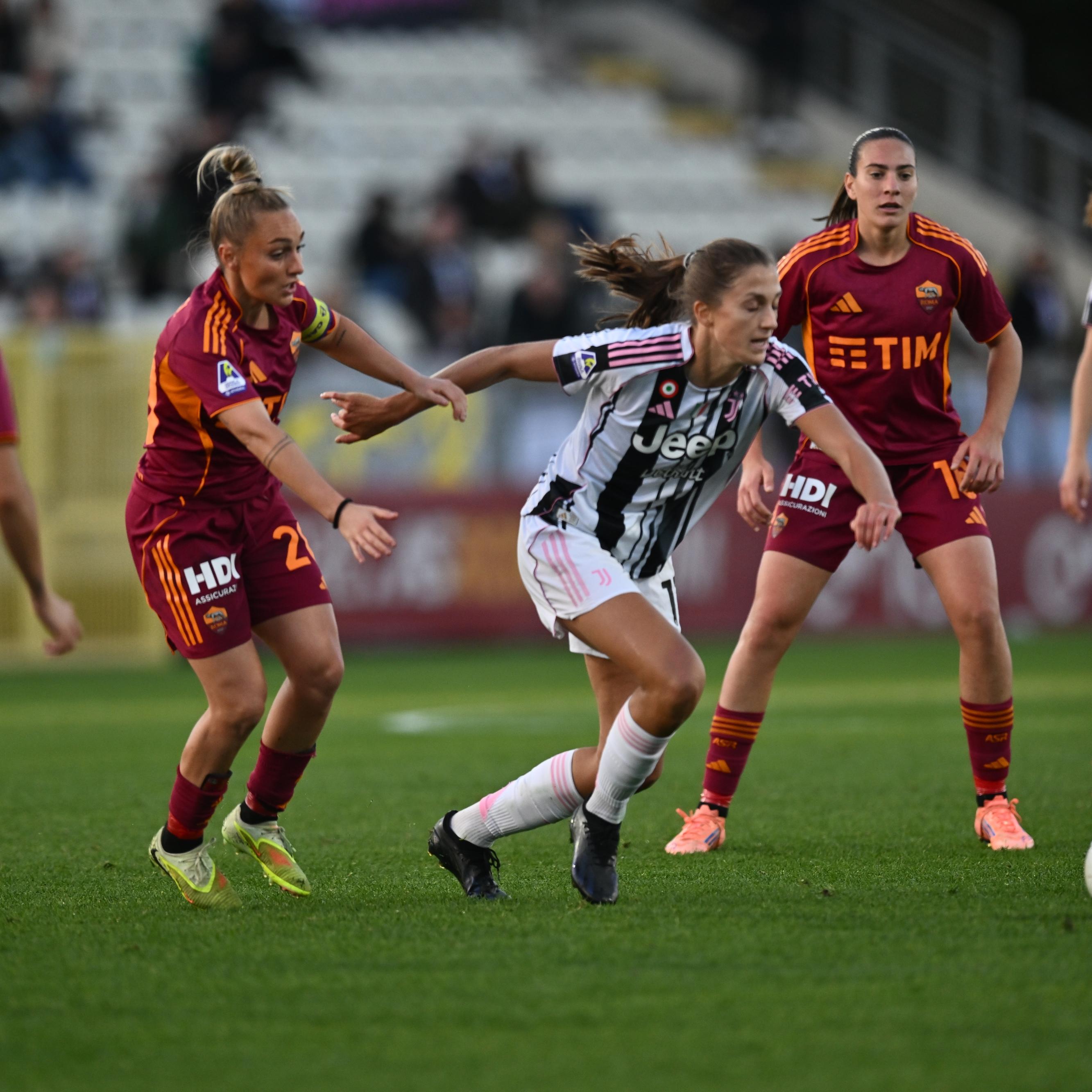 Roma e Juve si dividono la posta, 1-1 nel big match. Festa Milan: 2-0 al Napoli e 3° posto