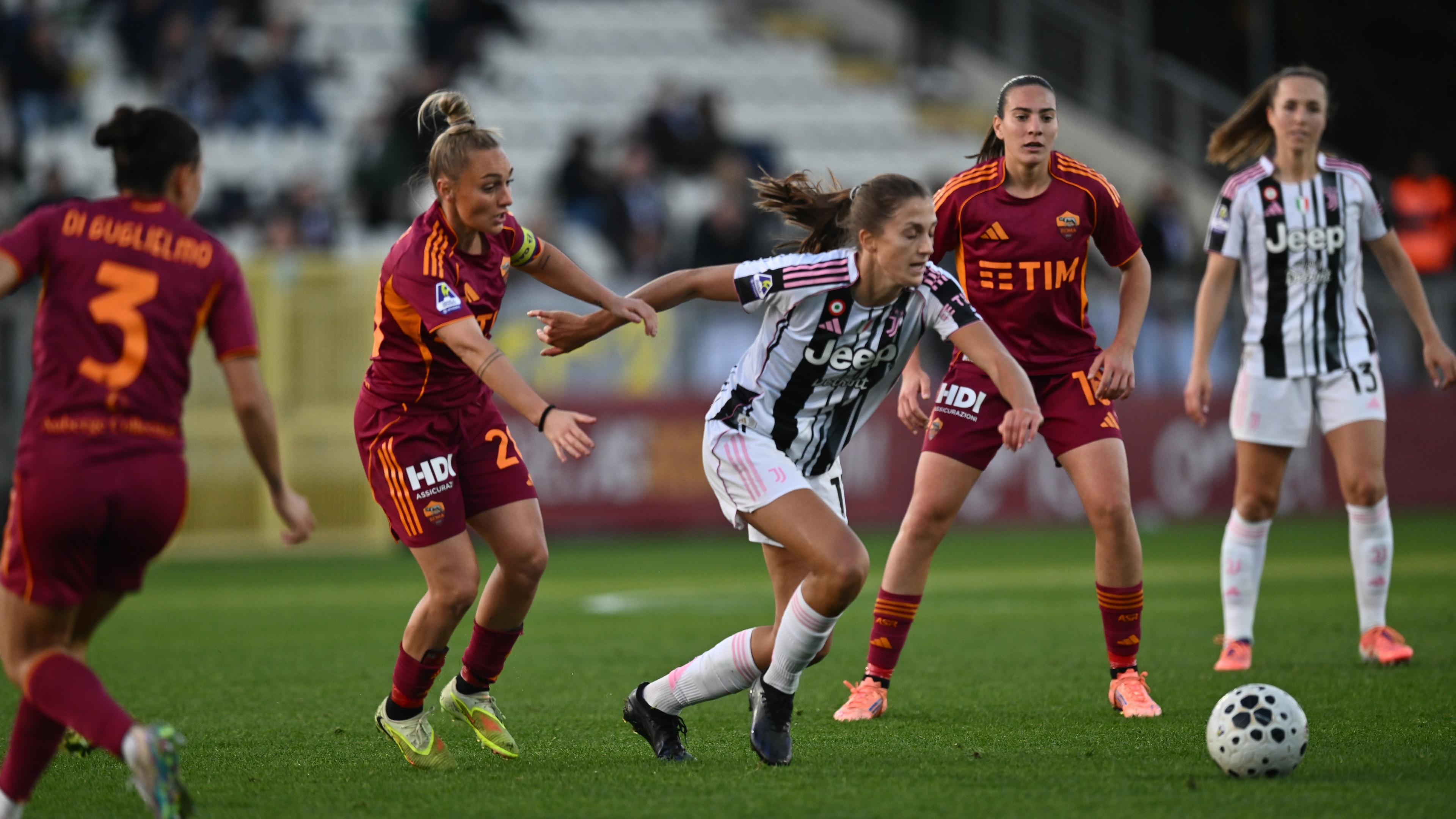 Roma e Juve si dividono la posta, 1-1 nel big match. Festa Milan: 2-0 al Napoli e 3° posto