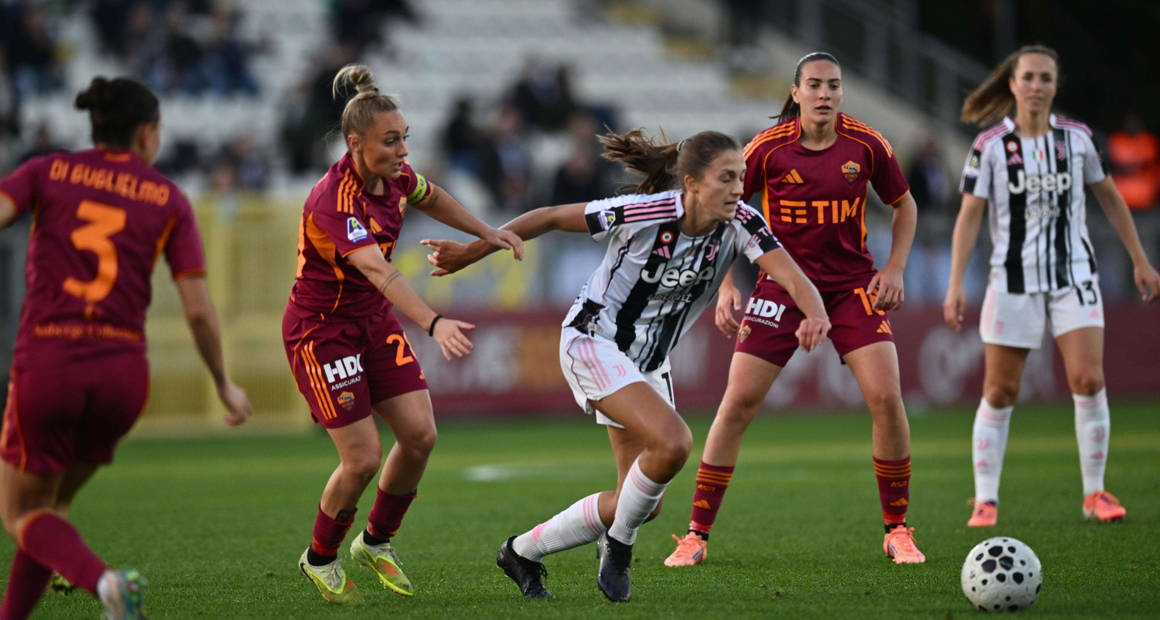 Roma e Juve si dividono la posta, 1-1 nel big match. Festa Milan: 2-0 al Napoli e 3° posto