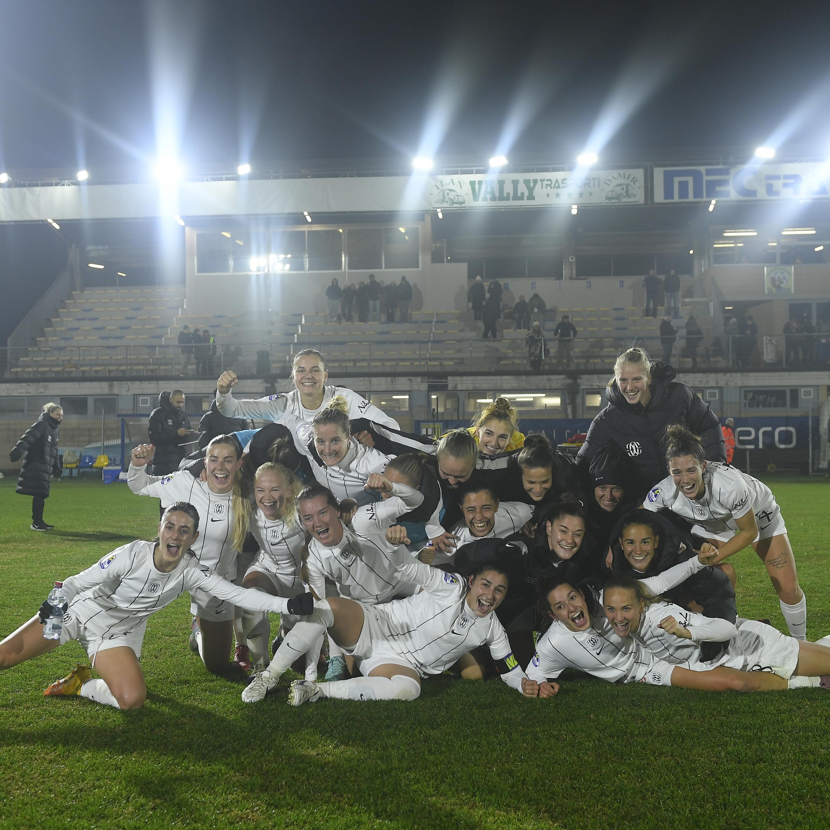 Il Como batte 1-0 il Parma e vola al secondo posto, Fiorentina terza con la Juventus, 5-0 dell’Inter