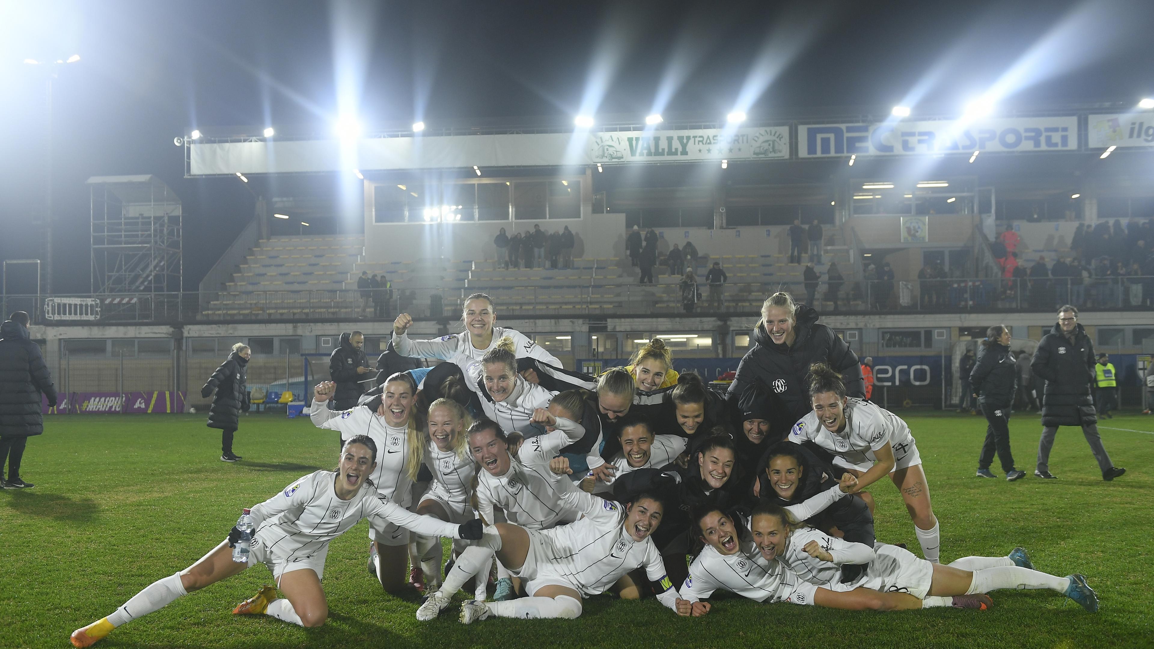 Il Como batte 1-0 il Parma e vola al secondo posto, Fiorentina terza con la Juventus, 5-0 dell’Inter