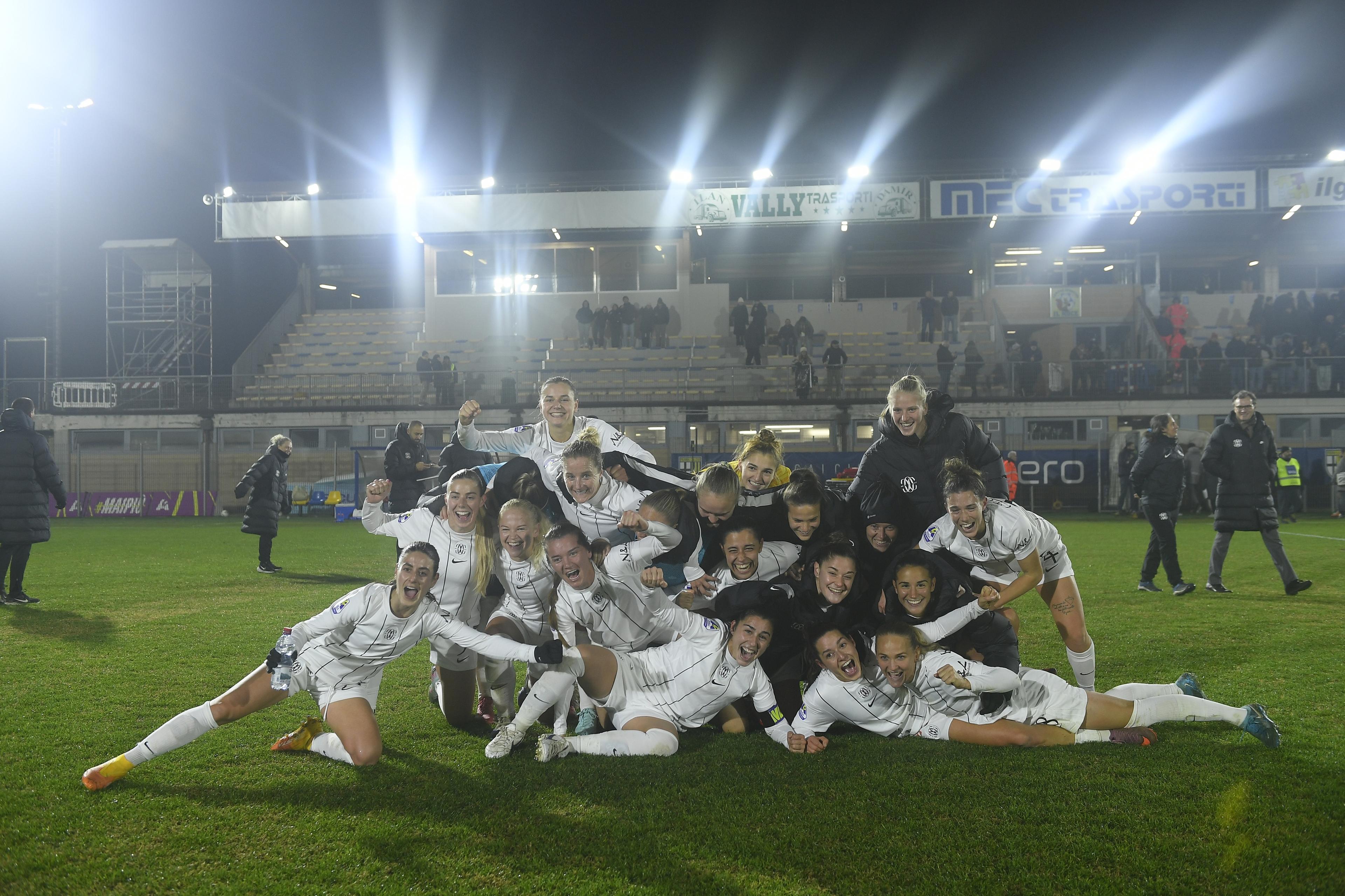 Il Como batte 1-0 il Parma e vola al secondo posto, Fiorentina terza con la Juventus, 5-0 dell’Inter