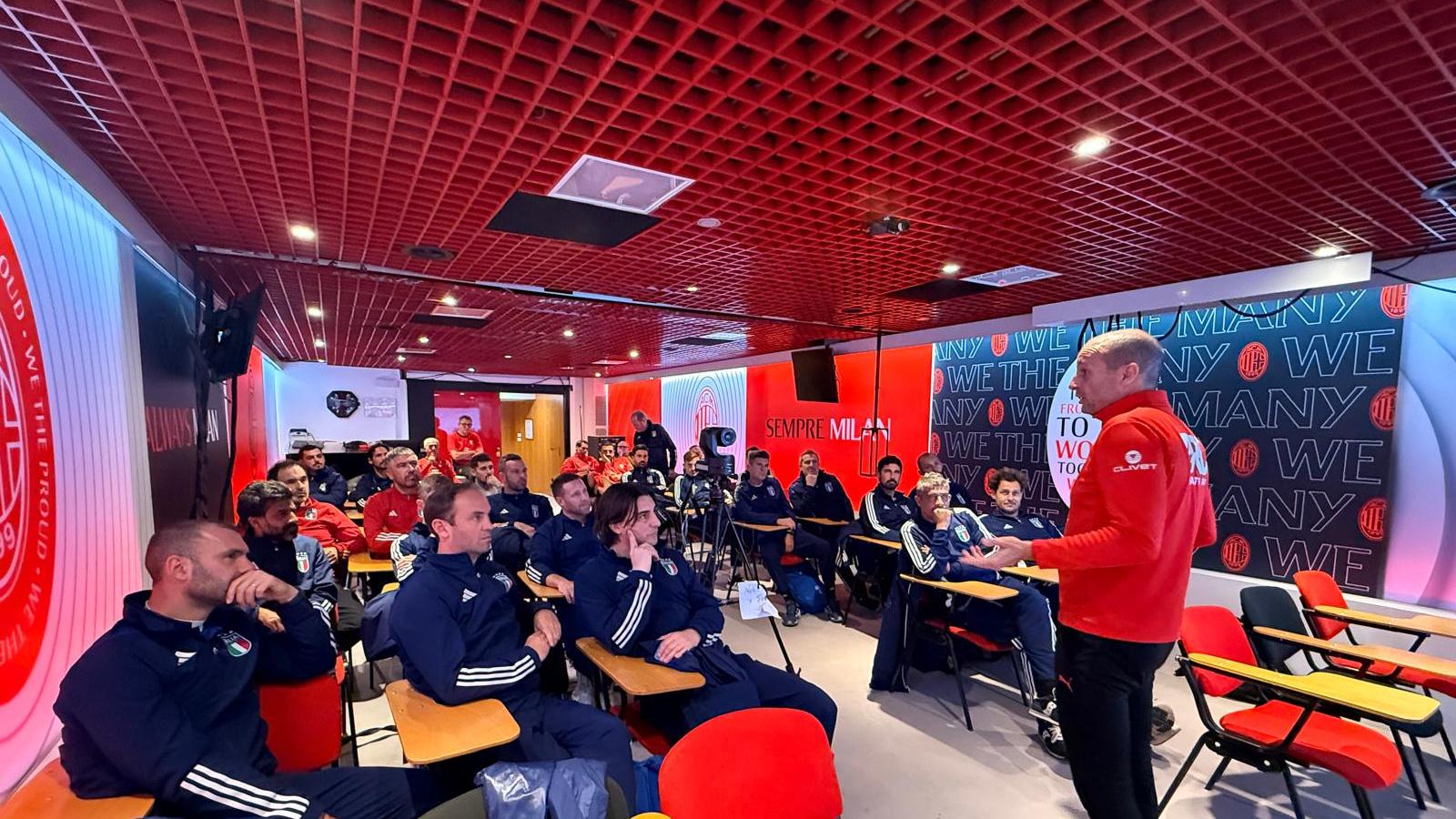 Gli allievi del Master UEFA Pro a lezione da Allegri: uno stage di due giorni a Milanello