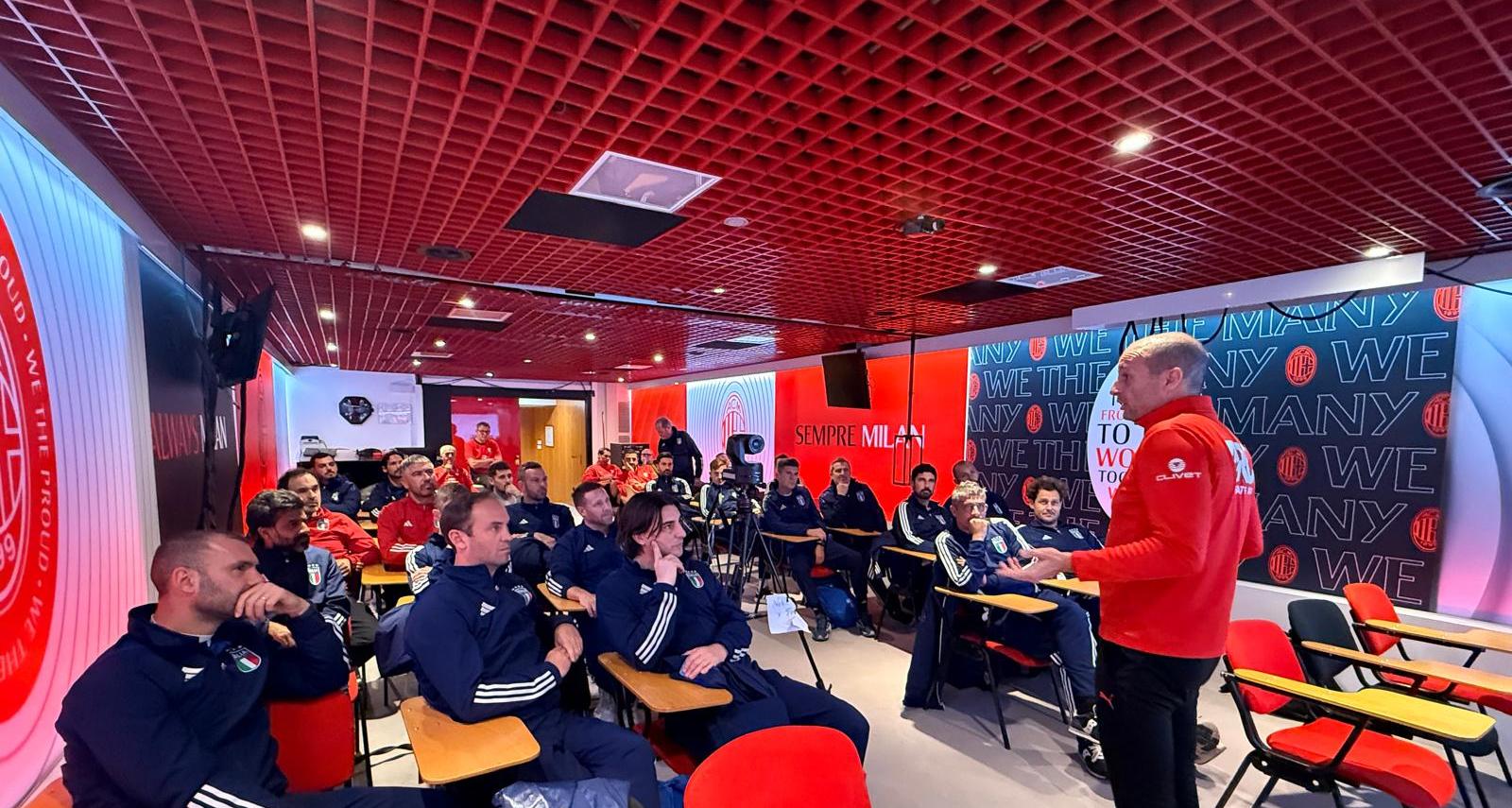 Gli allievi del Master UEFA Pro a lezione da Allegri: uno stage di due giorni a Milanello