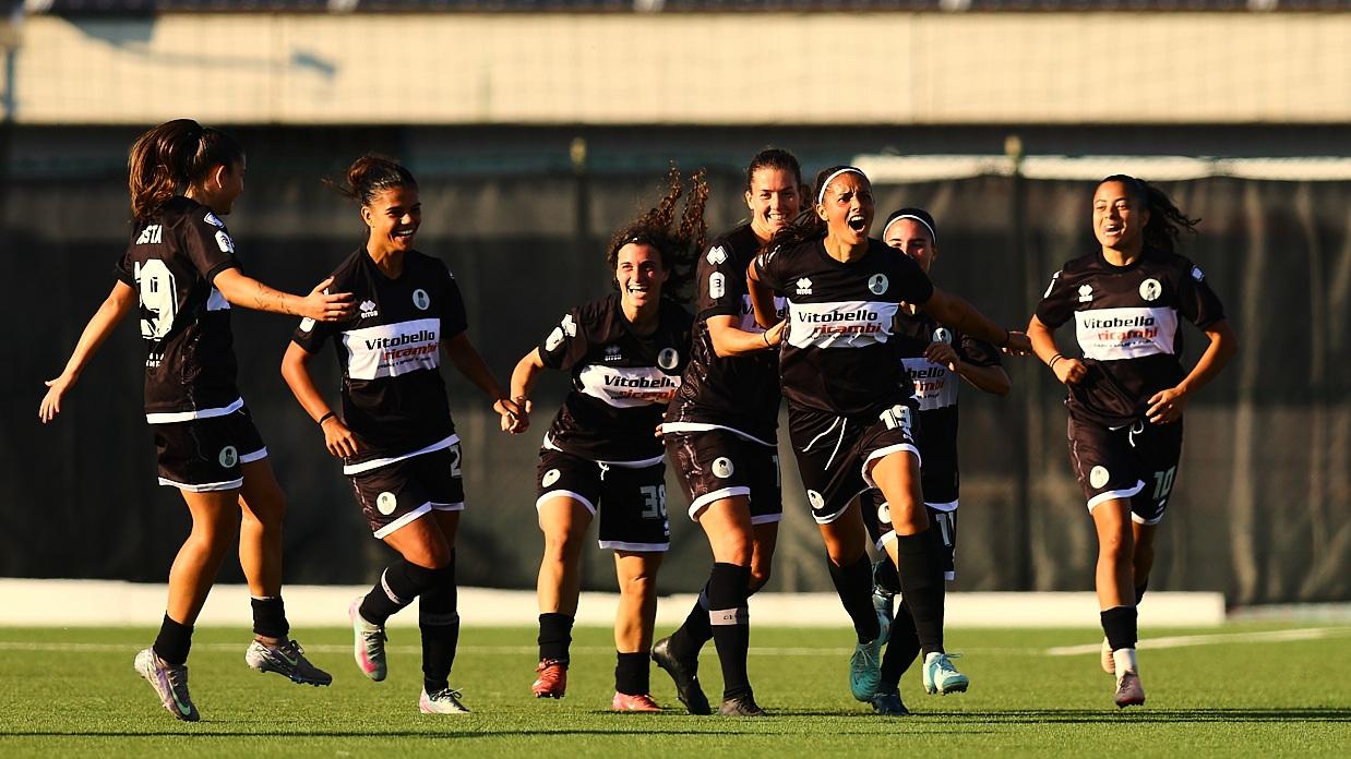 ‘B Stories’, online su Vivo Azzurro TV la sesta puntata sulle note di Romagna Mia: “Chi veste la maglia del Cesena è una di noi”
