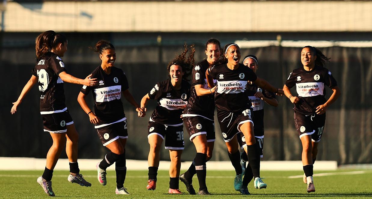 ‘B Stories’, online su Vivo Azzurro TV la sesta puntata sulle note di Romagna Mia: “Chi veste la maglia del Cesena è una di noi”