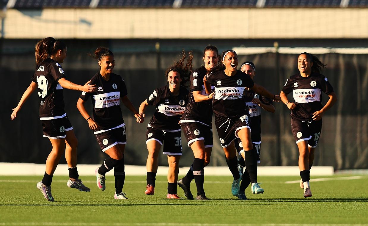 ‘B Stories’, online su Vivo Azzurro TV la sesta puntata sulle note di Romagna Mia: “Chi veste la maglia del Cesena è una di noi”