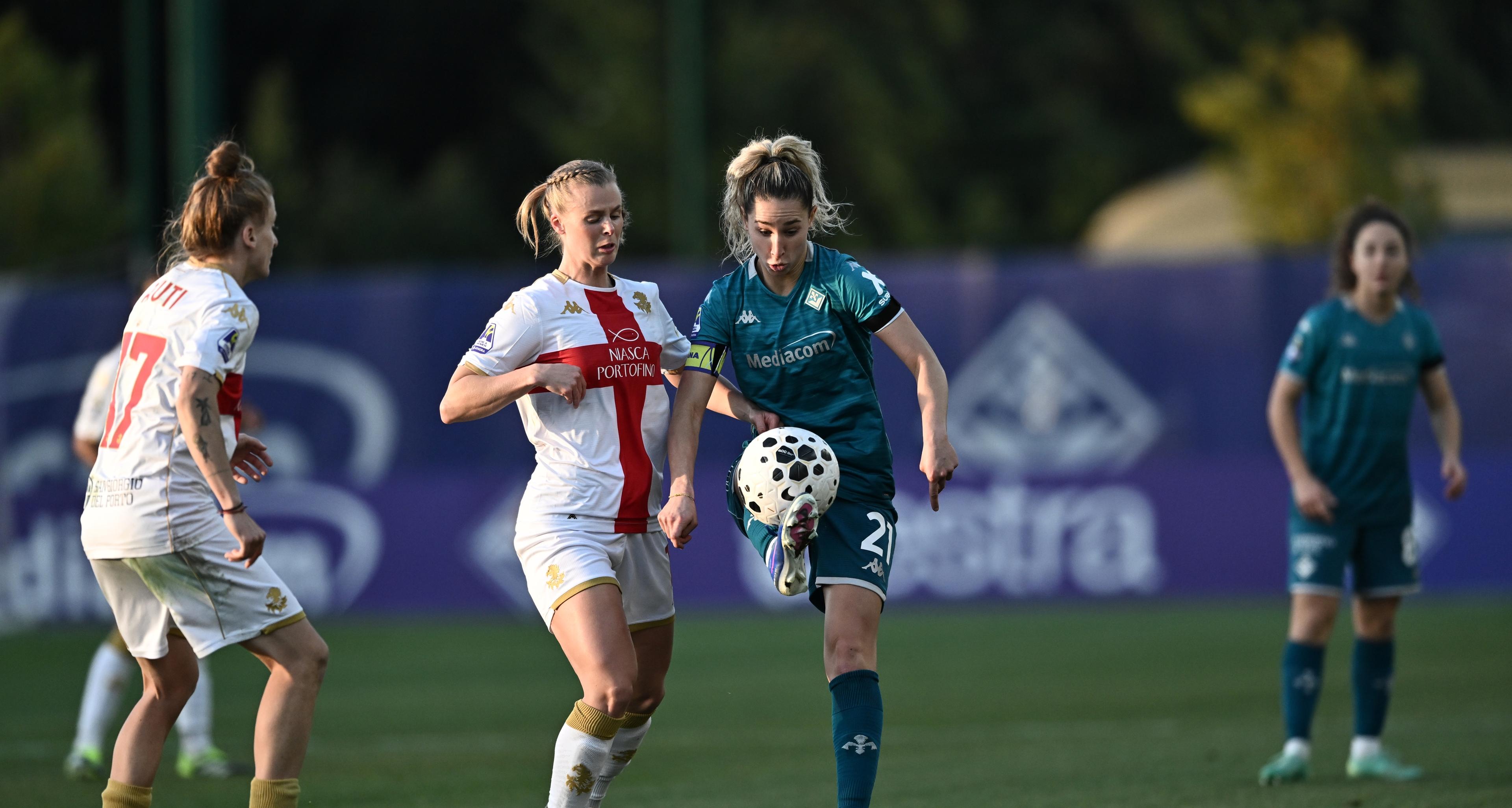 Serie A Women Athora - La Fiorentina viene ripresa in extremis dal Genoa. Doppio 0-0 in Parma-Milan e Napoli-Como