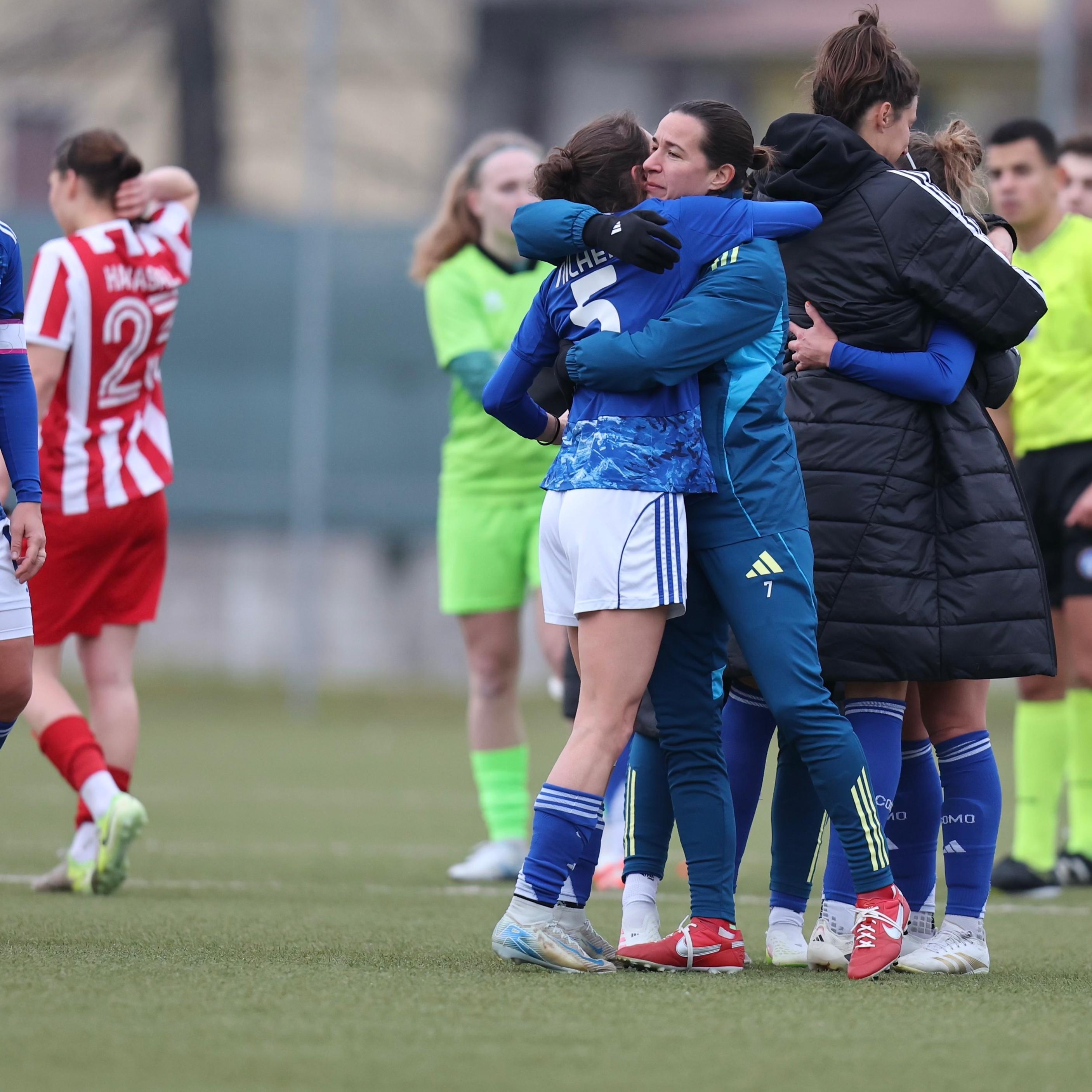 Il Como 1907 batte 3-0 il Vicenza e vola a 34 punti al giro di boa, le inseguitrici non sbagliano