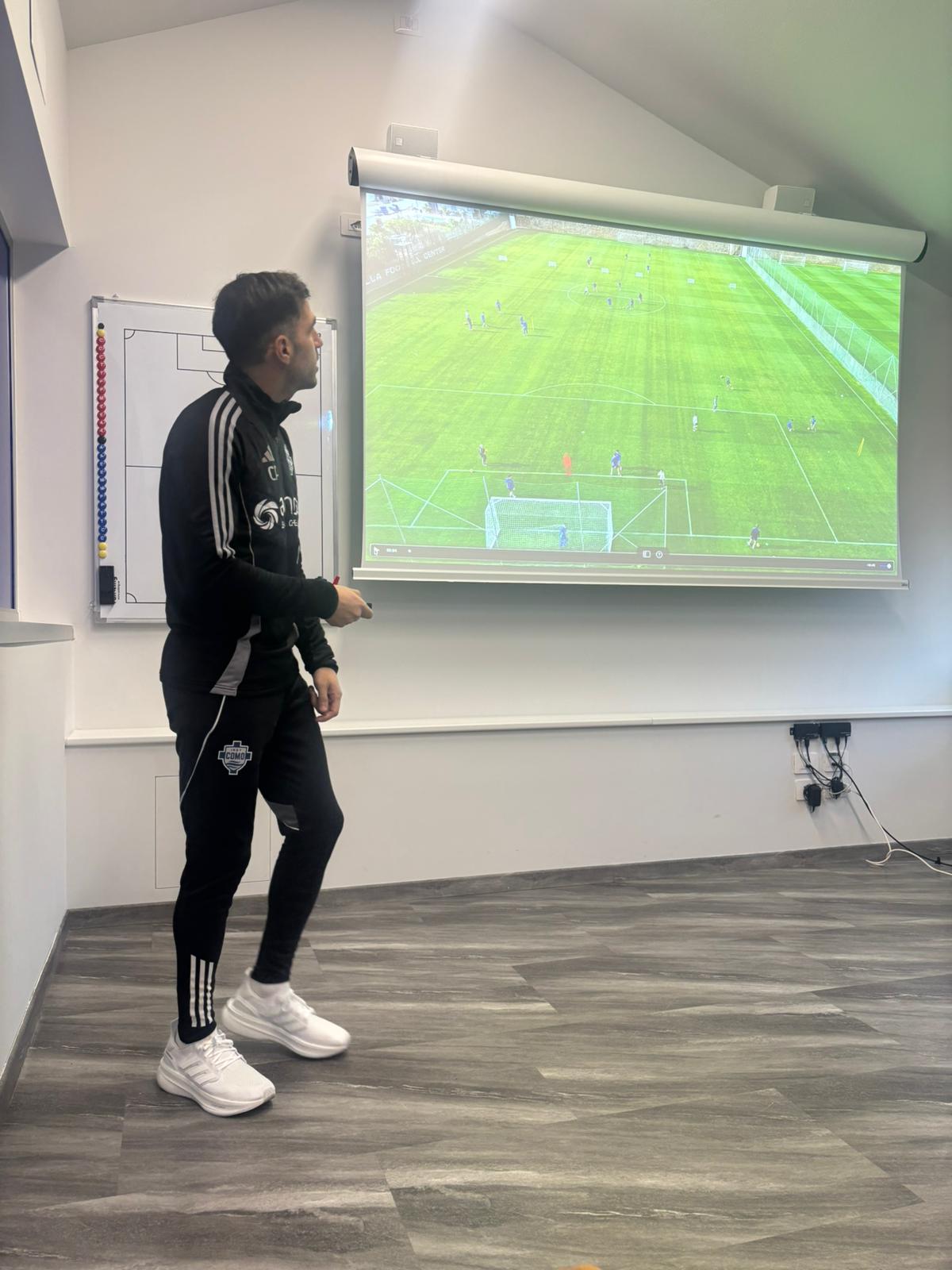 Gli allievi del Master UEFA Pro a lezione da Cesc Fabregas: due giorni di stage al Como 1907