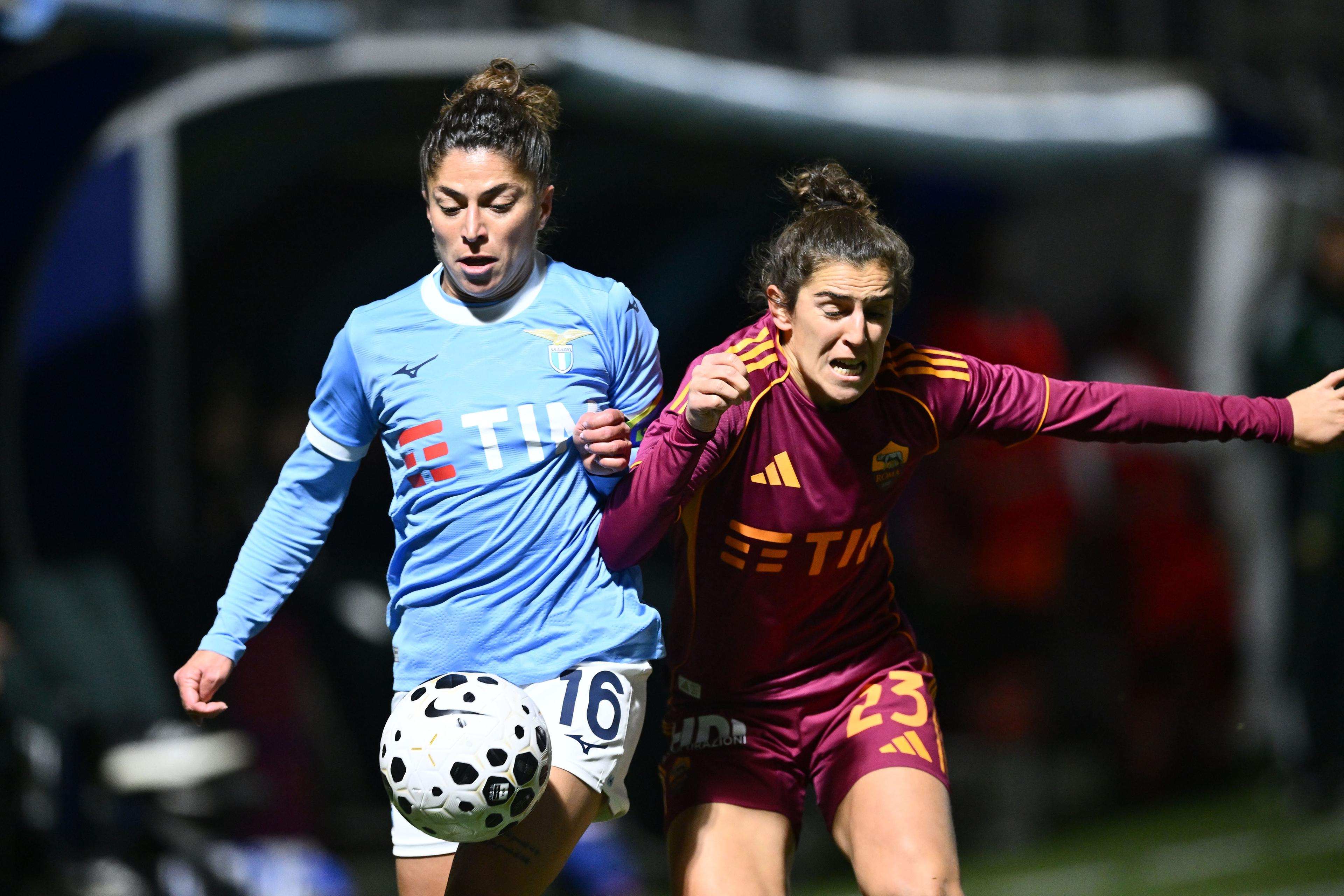 Ultima di andata: apre Lazio-Fiorentina, domenica la Roma a Genova. Lunedì la Juventus ospita il Parma