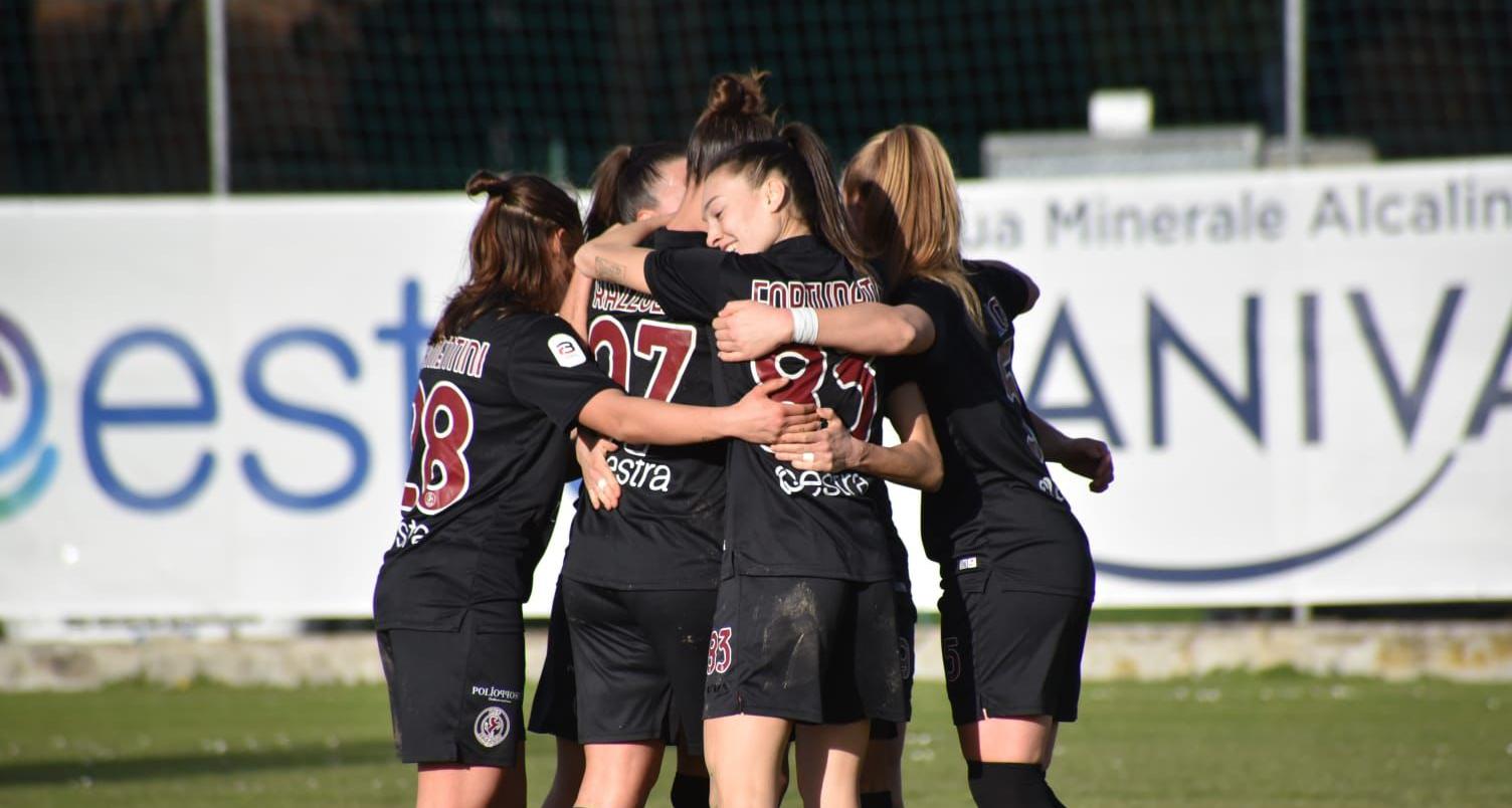 L’Arezzo torna alla vittoria dopo tre gare: Vicenza piegato 3-1 nell’anticipo. Domenica il Como 1907 riceve il Bologna