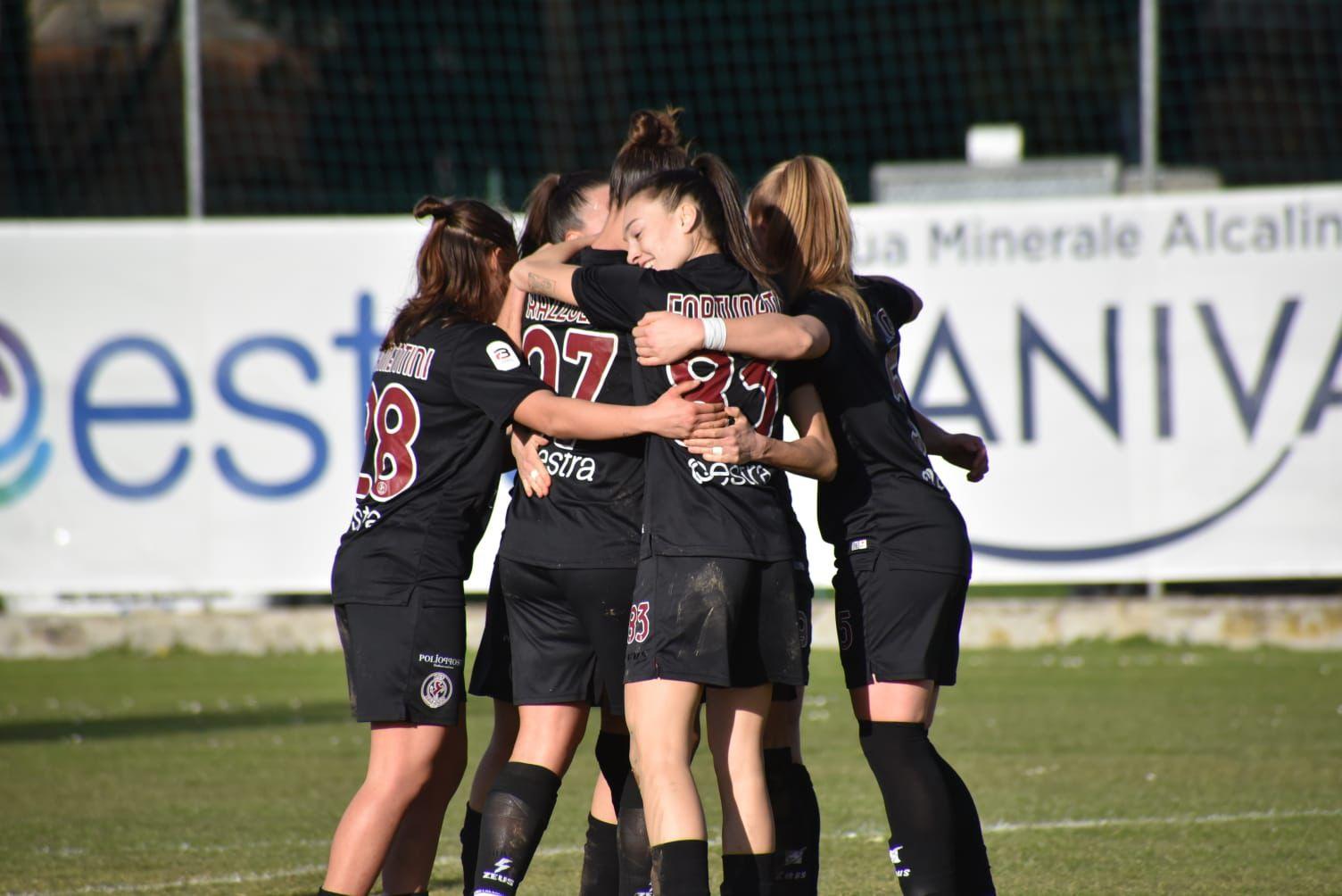L’Arezzo torna alla vittoria dopo tre gare: Vicenza piegato 3-1 nell’anticipo. Domenica il Como 1907 riceve il Bologna