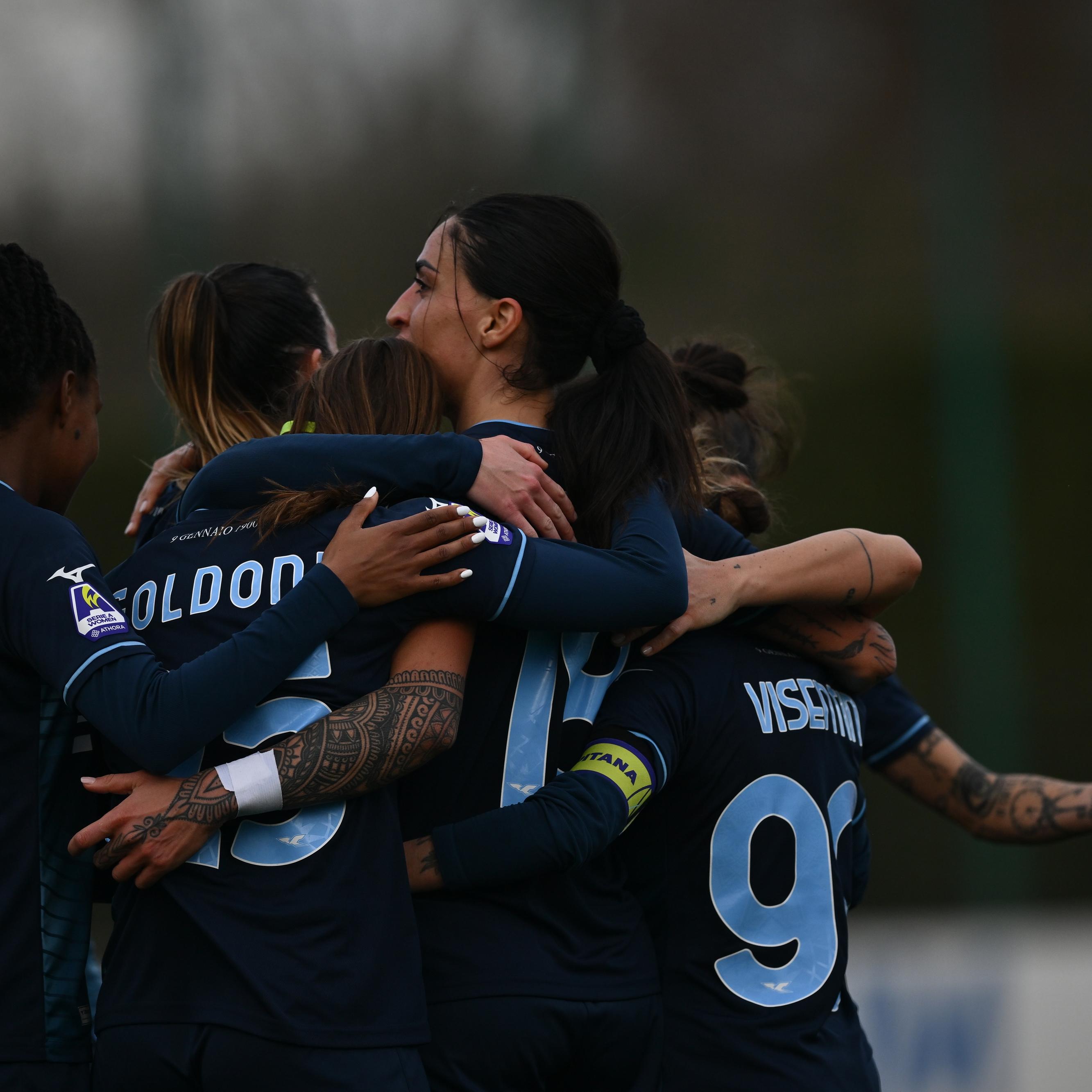 La Lazio si impone 3-0 sulla Fiorentina e la aggancia in classifica